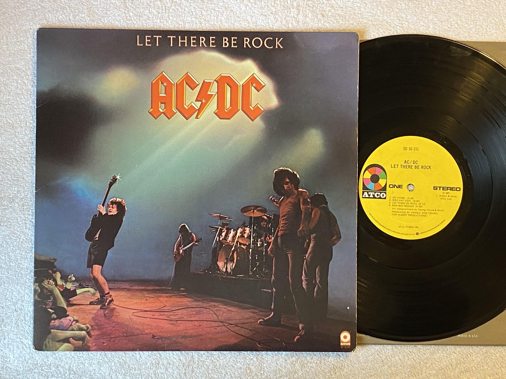 Omslagsbild för skivan AC/DC let there be rock LP -77 US ATCO US SD 36-151 *** Yeah ***