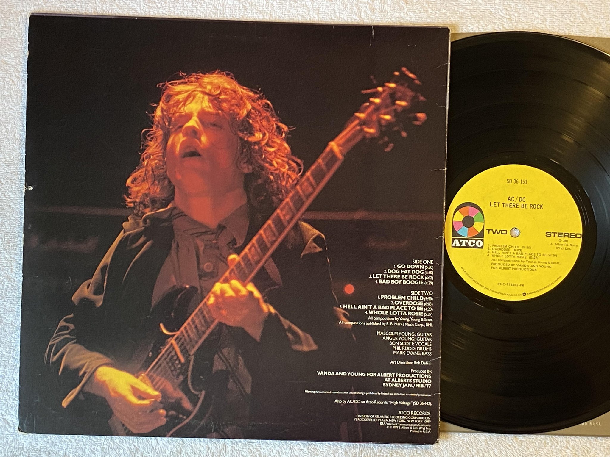 Omslagsbild för skivan AC/DC let there be rock LP -77 US ATCO US SD 36-151 *** Yeah ***