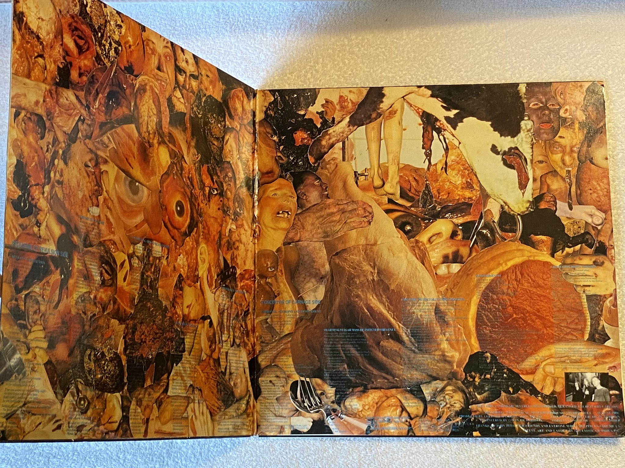 Omslagsbild för skivan CARCASS symphonies of sickness LP -89 UK EARACHE MOSH 18