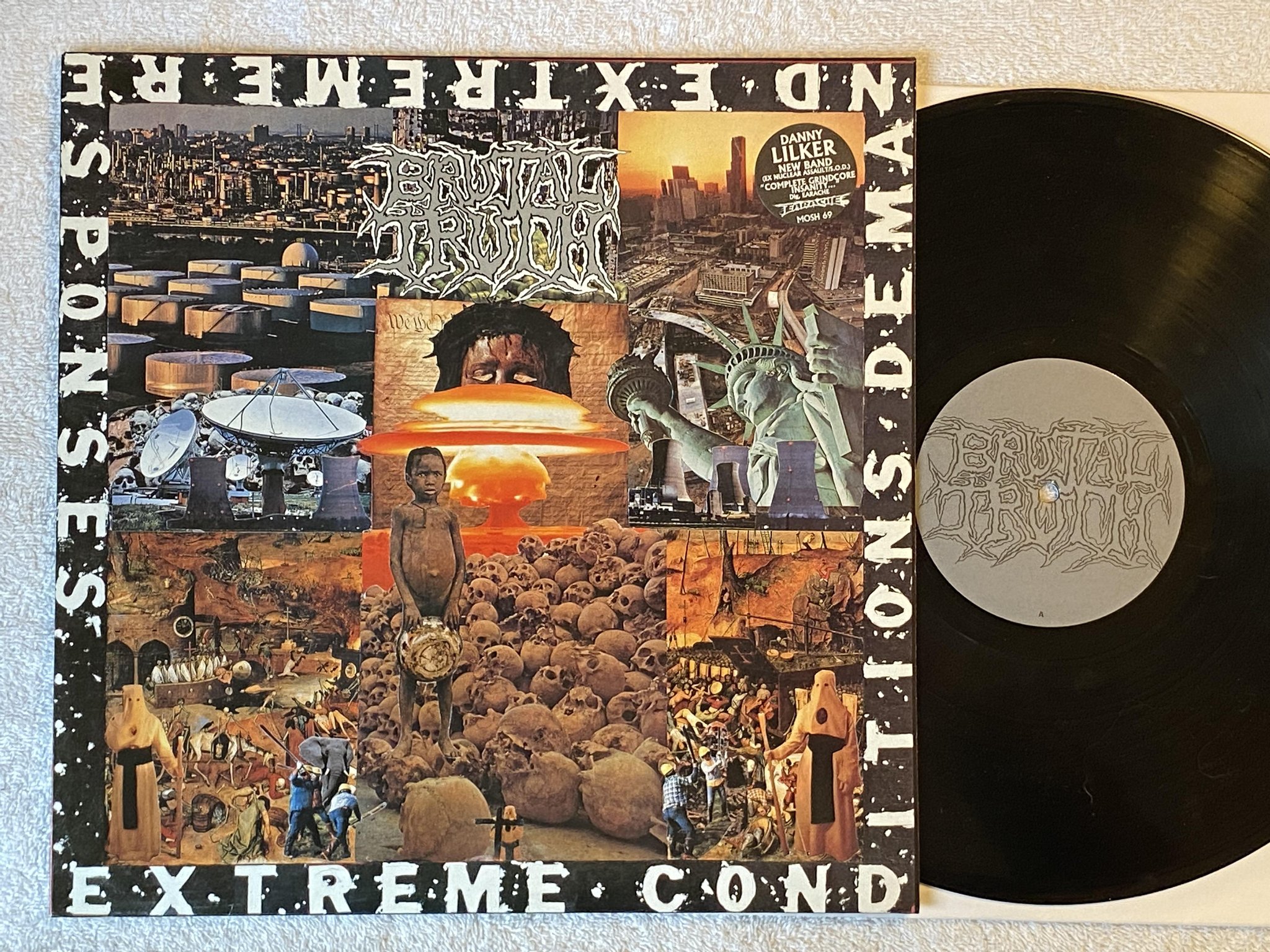 Omslagsbild för skivan BRUTAL TRUTH Extreme Conditions Demand Extreme Responses LP -92 UK MOSH69