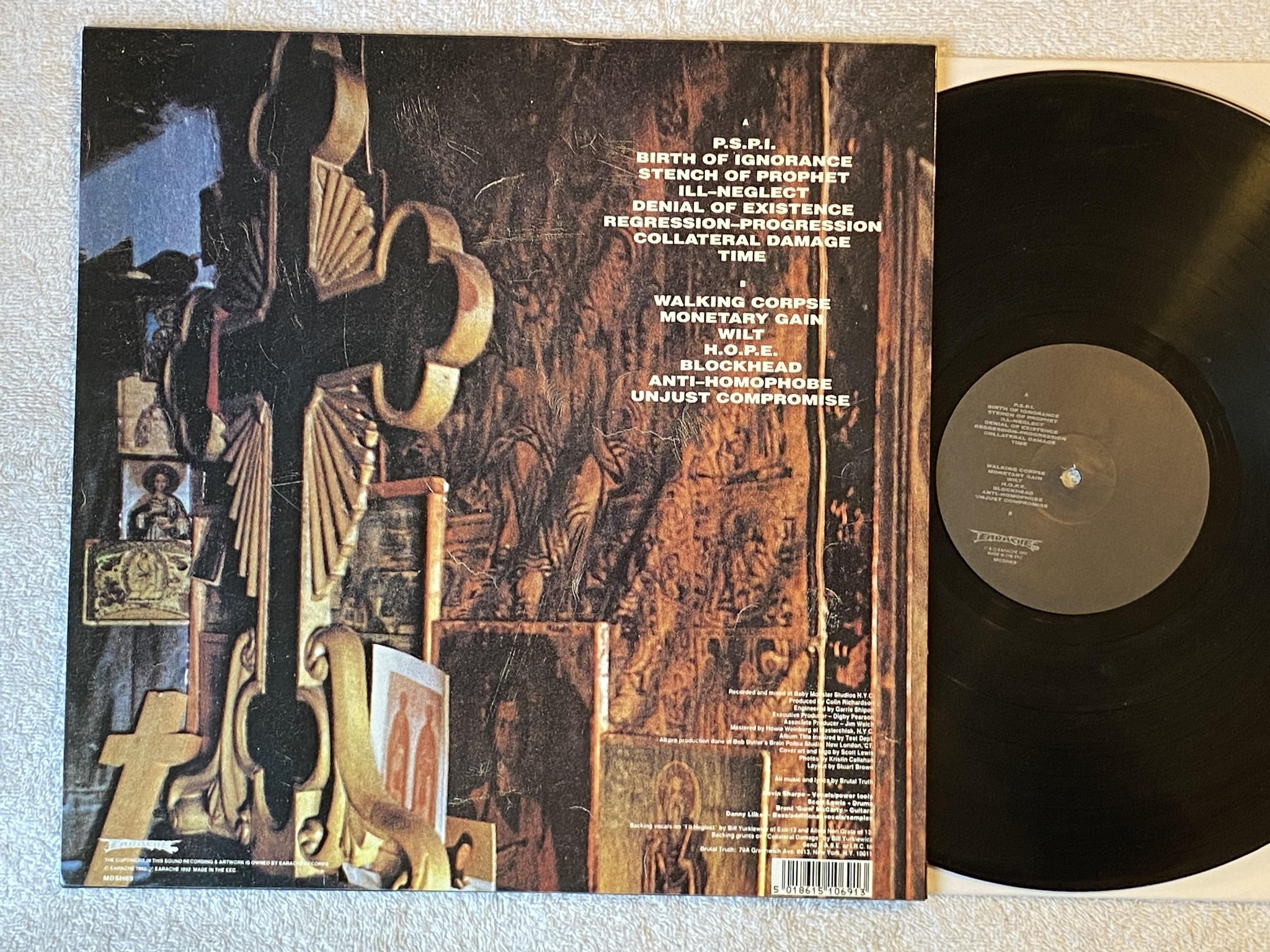 Omslagsbild för skivan BRUTAL TRUTH Extreme Conditions Demand Extreme Responses LP -92 UK MOSH69