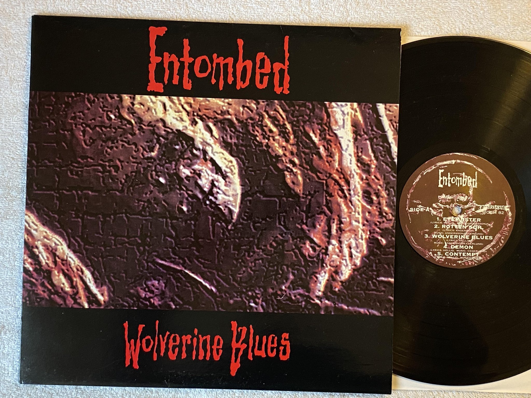 Omslagsbild för skivan ENTOMBED wolverine blues LP -93 UK EARACHE MOSH 82 *** RARE DEATH METAL ***