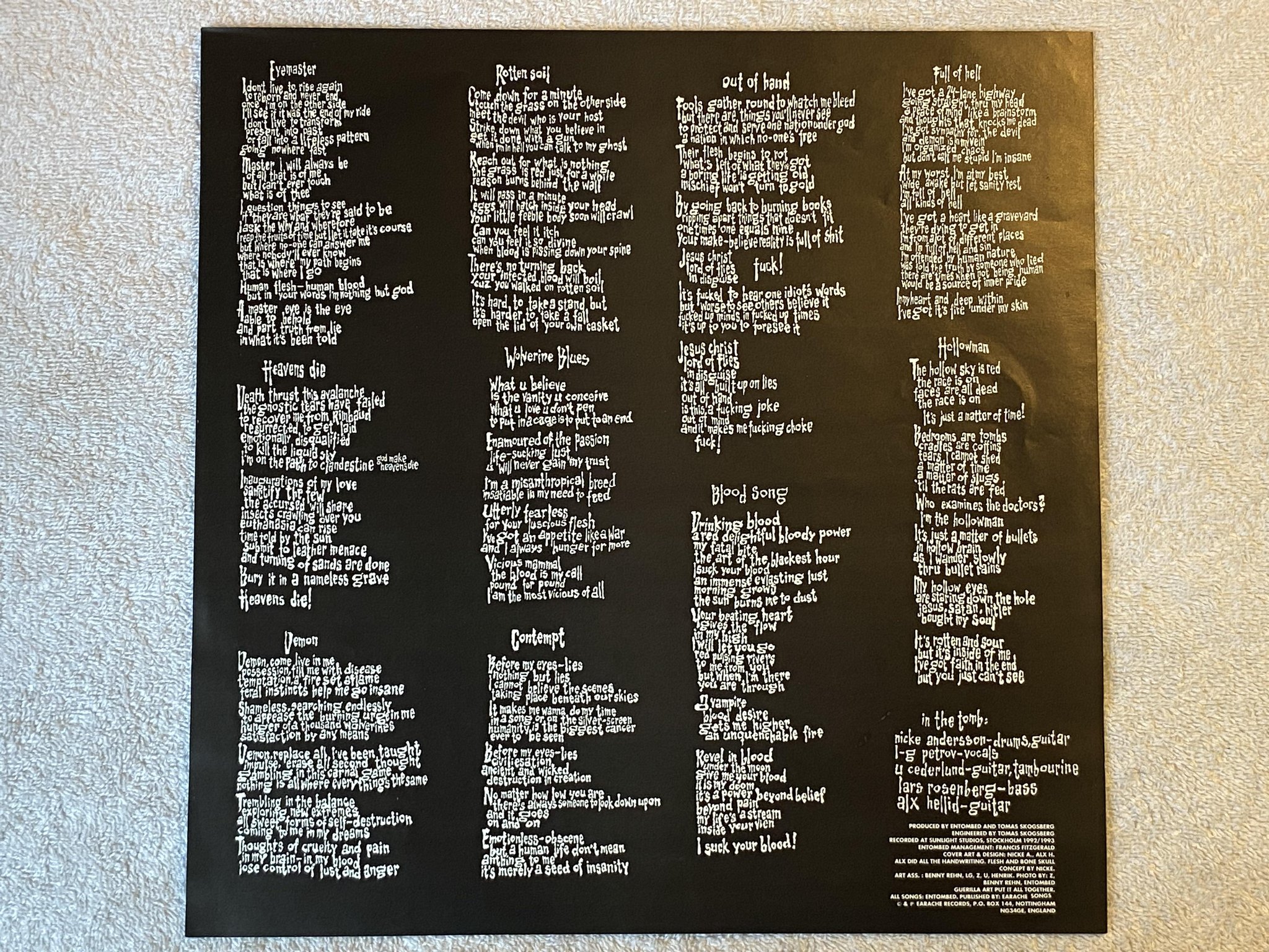 Omslagsbild för skivan ENTOMBED wolverine blues LP -93 UK EARACHE MOSH 82 *** RARE DEATH METAL ***