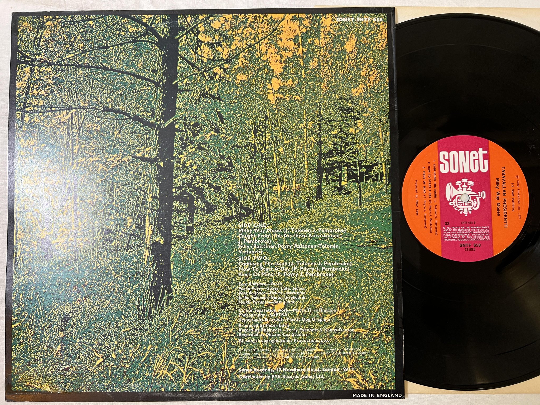 Omslagsbild för skivan TASAVALLAN PRESIDENTTI Milky Way Moses LP -74 UK Sonet SNTF 658