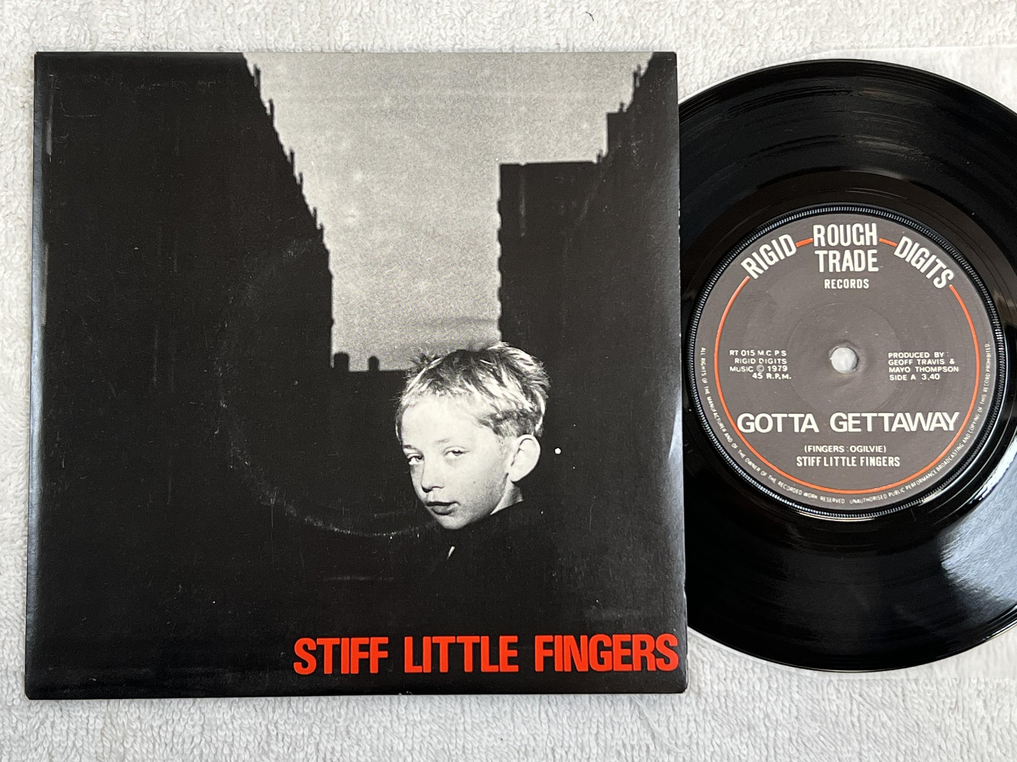 Omslagsbild för skivan STIFF LITTLE FINGERS gotta gettaway 7" 79 UK ROUGH TRADE RT 015