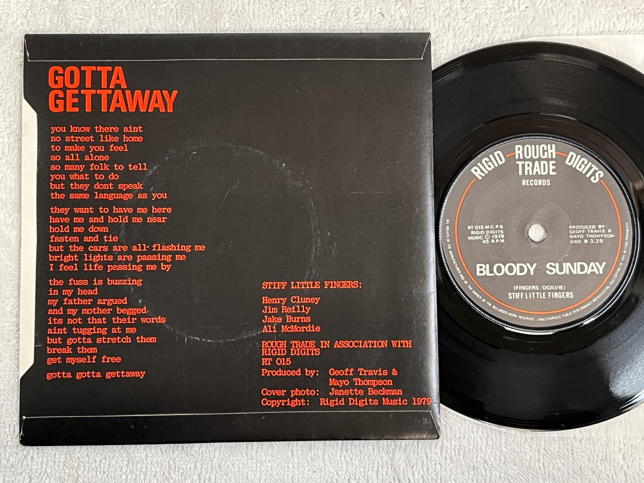 Omslagsbild för skivan STIFF LITTLE FINGERS gotta gettaway 7" 79 UK ROUGH TRADE RT 015