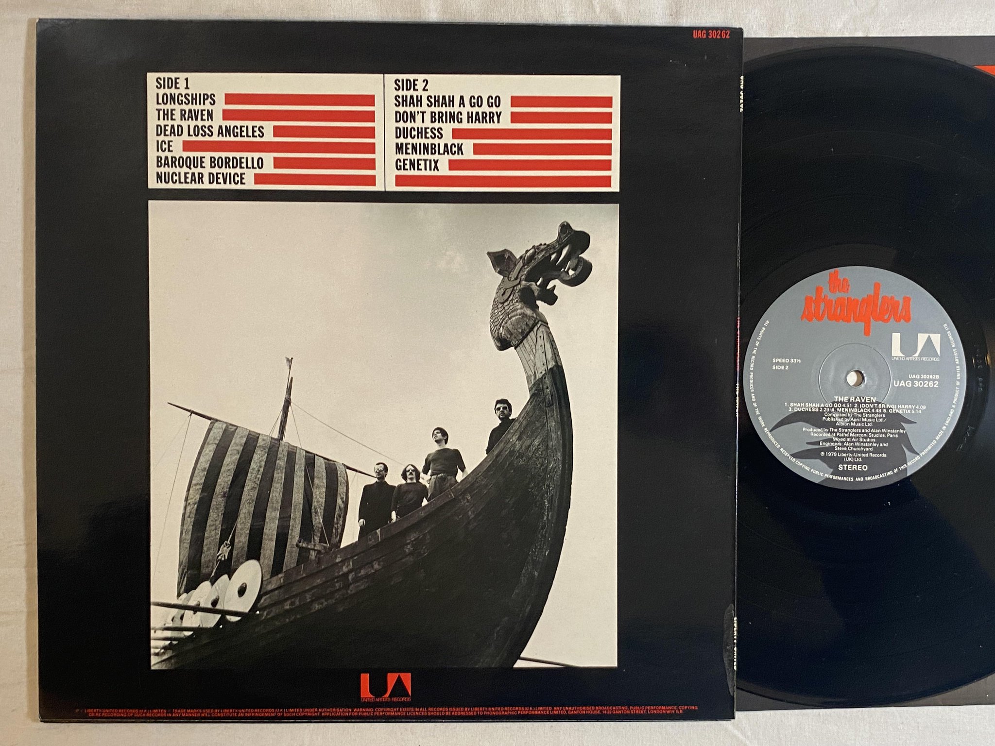 Omslagsbild för skivan THE STRANGLERS the raven LP -79 UK UNITED UAG 30262 ** lenticular cover **
