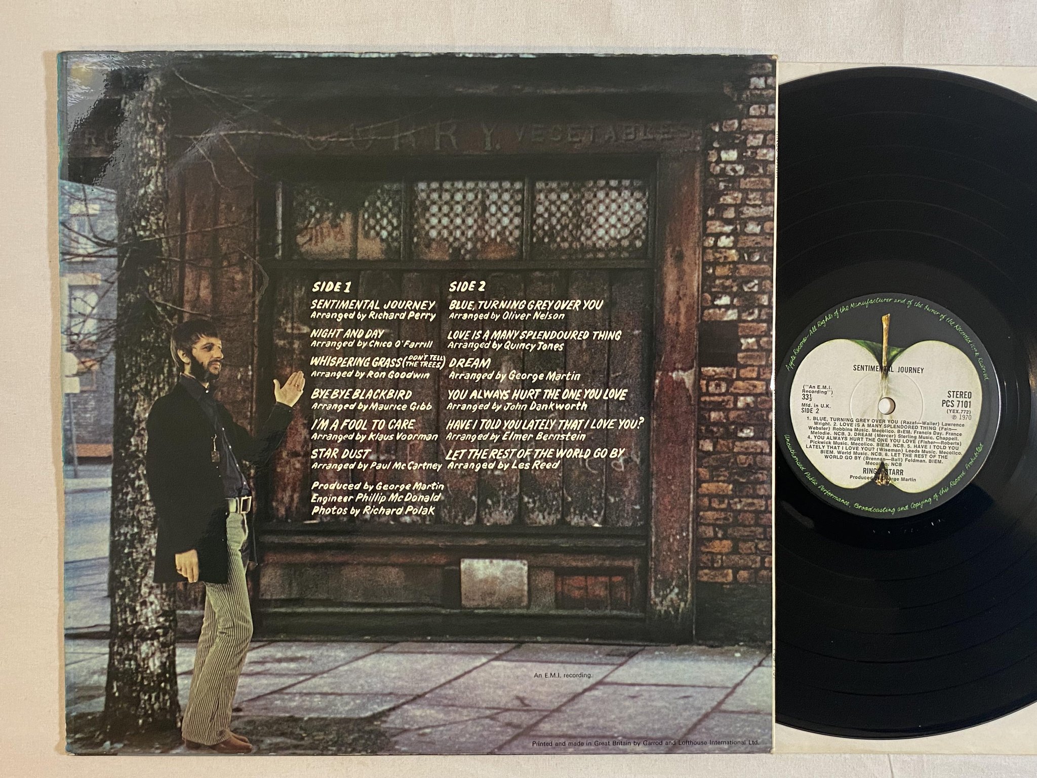Omslagsbild för skivan RINGO STARR sentimental journey LP -70 UK APPLE PCS 7101