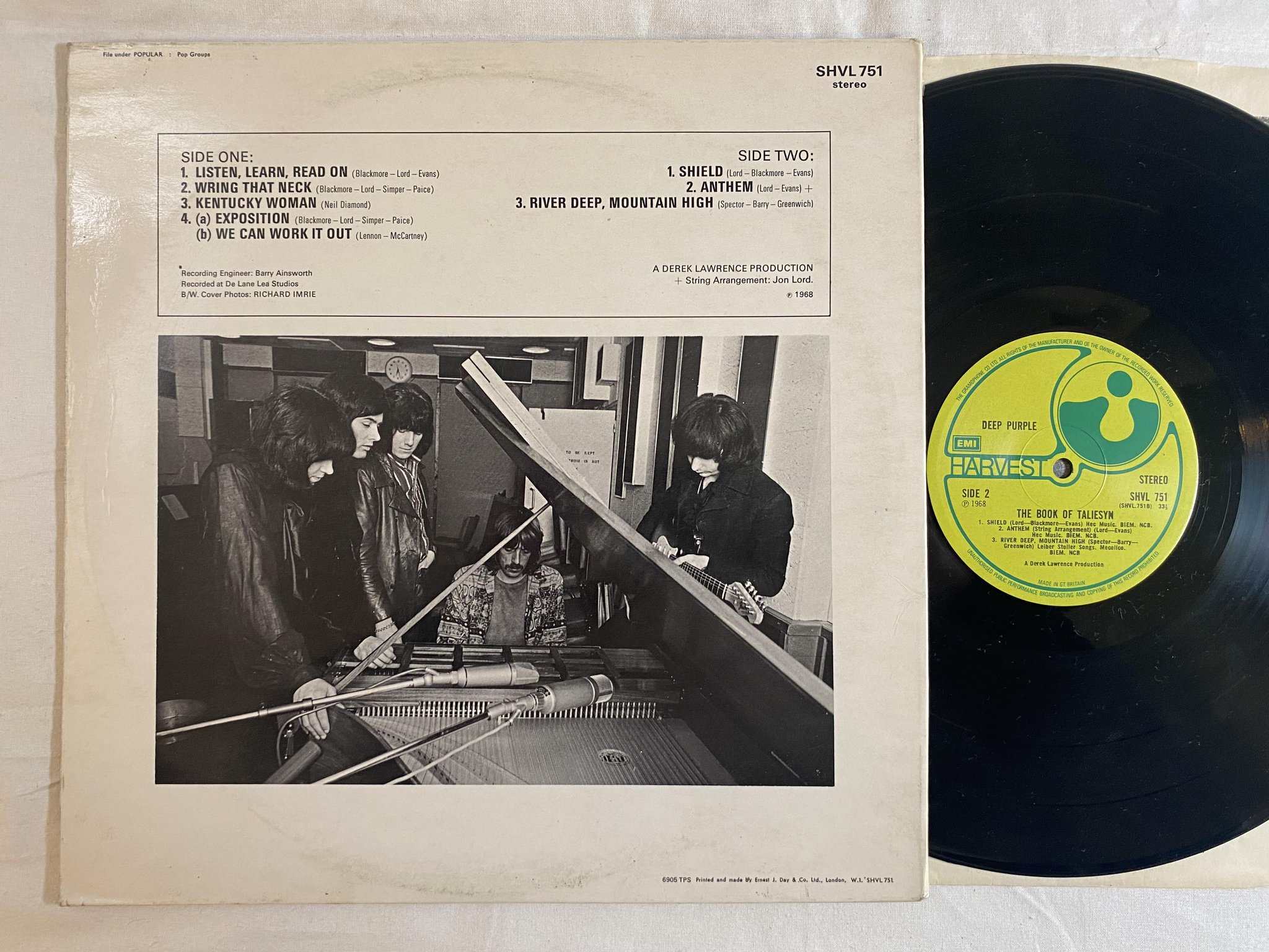 Omslagsbild för skivan DEEP PURPLE the book of taliesyn LP UK HARVEST SHVL 751