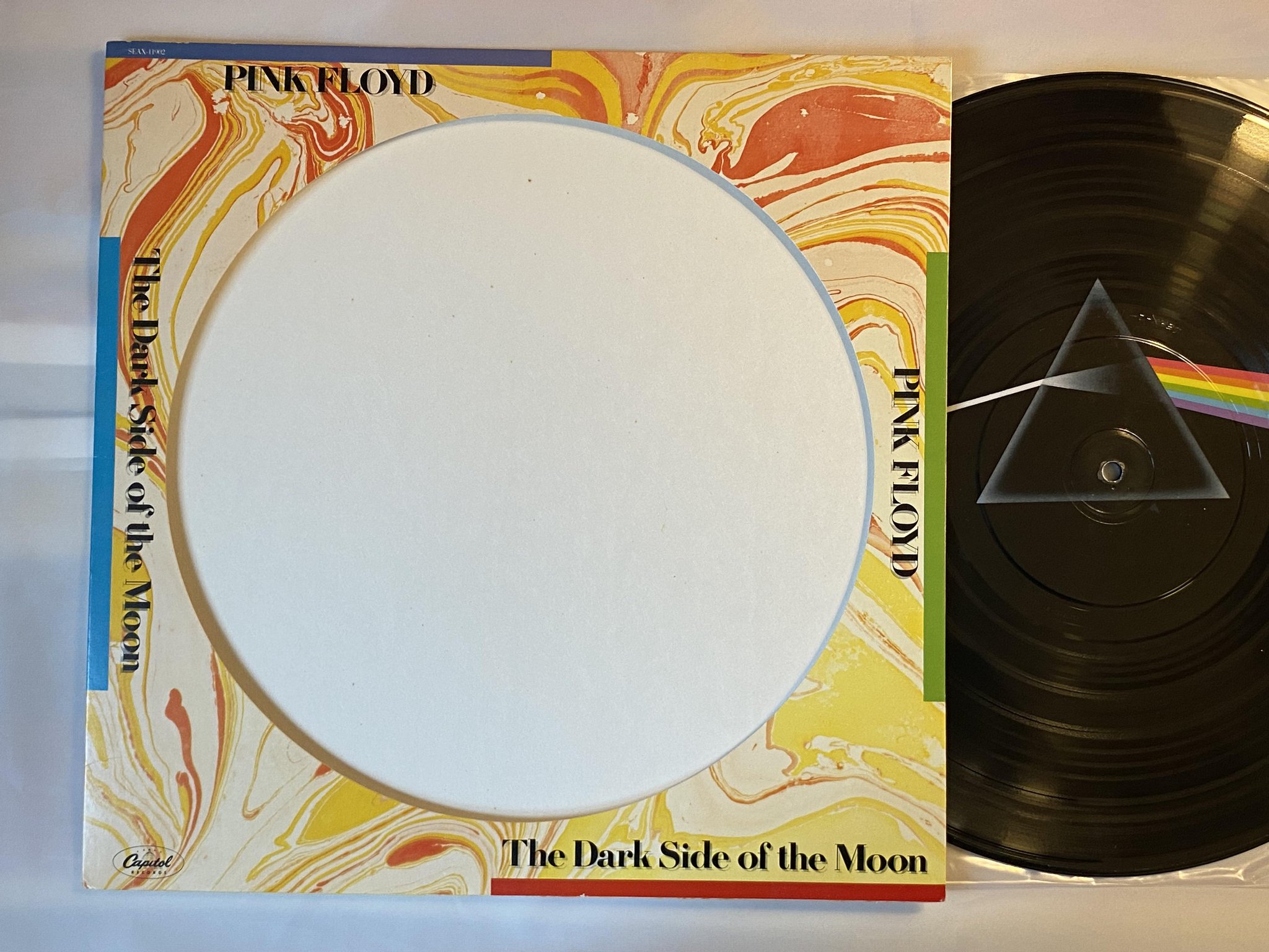 Omslagsbild för skivan PINK FLOYD The Dark Side Of The Moon LP Picture Disc -78 US CAPITOL SEAX-11902