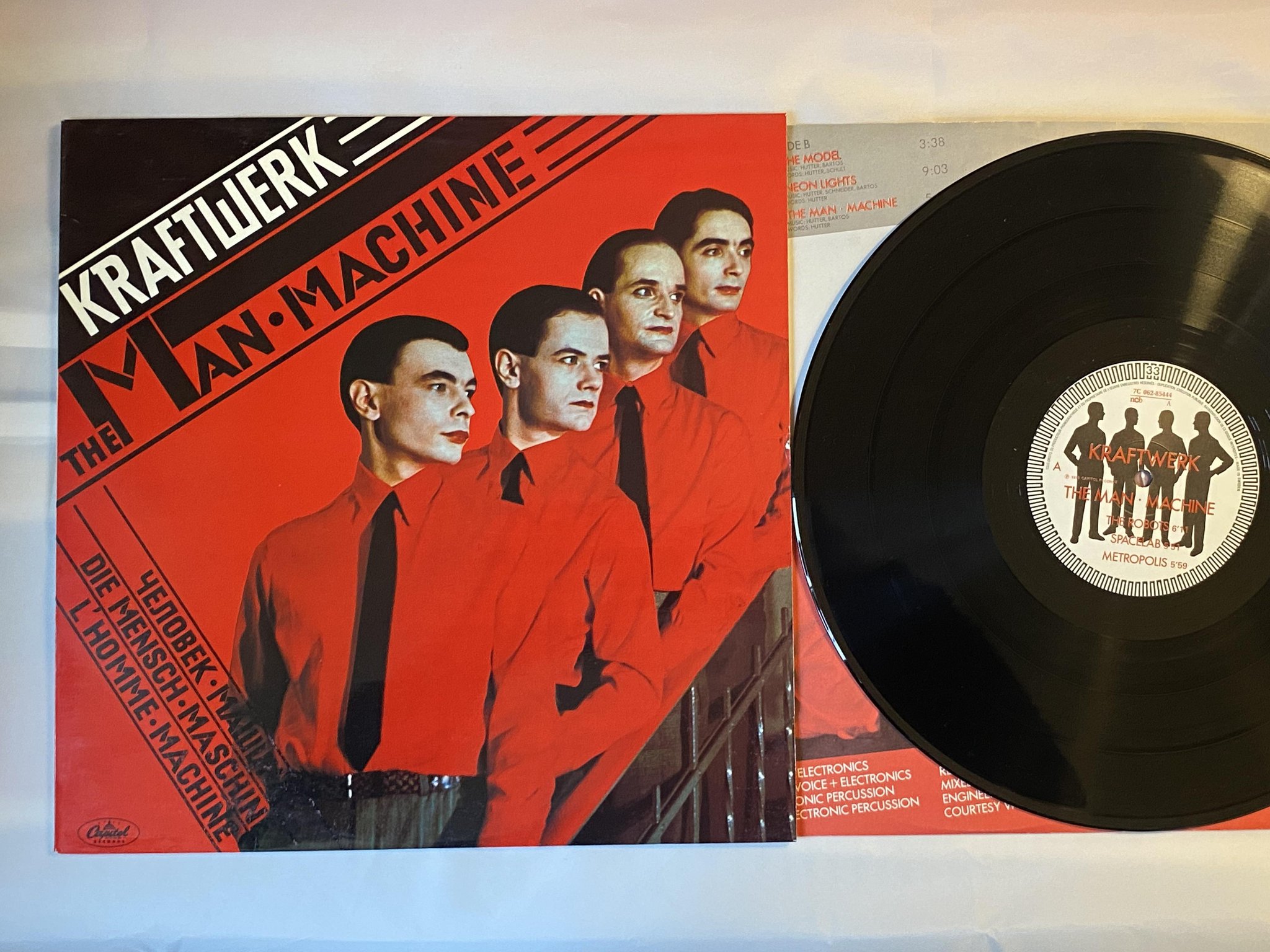 Omslagsbild för skivan KRAFTWERK the man machine LP -78 ncb CAPITOL 7C 062-85444