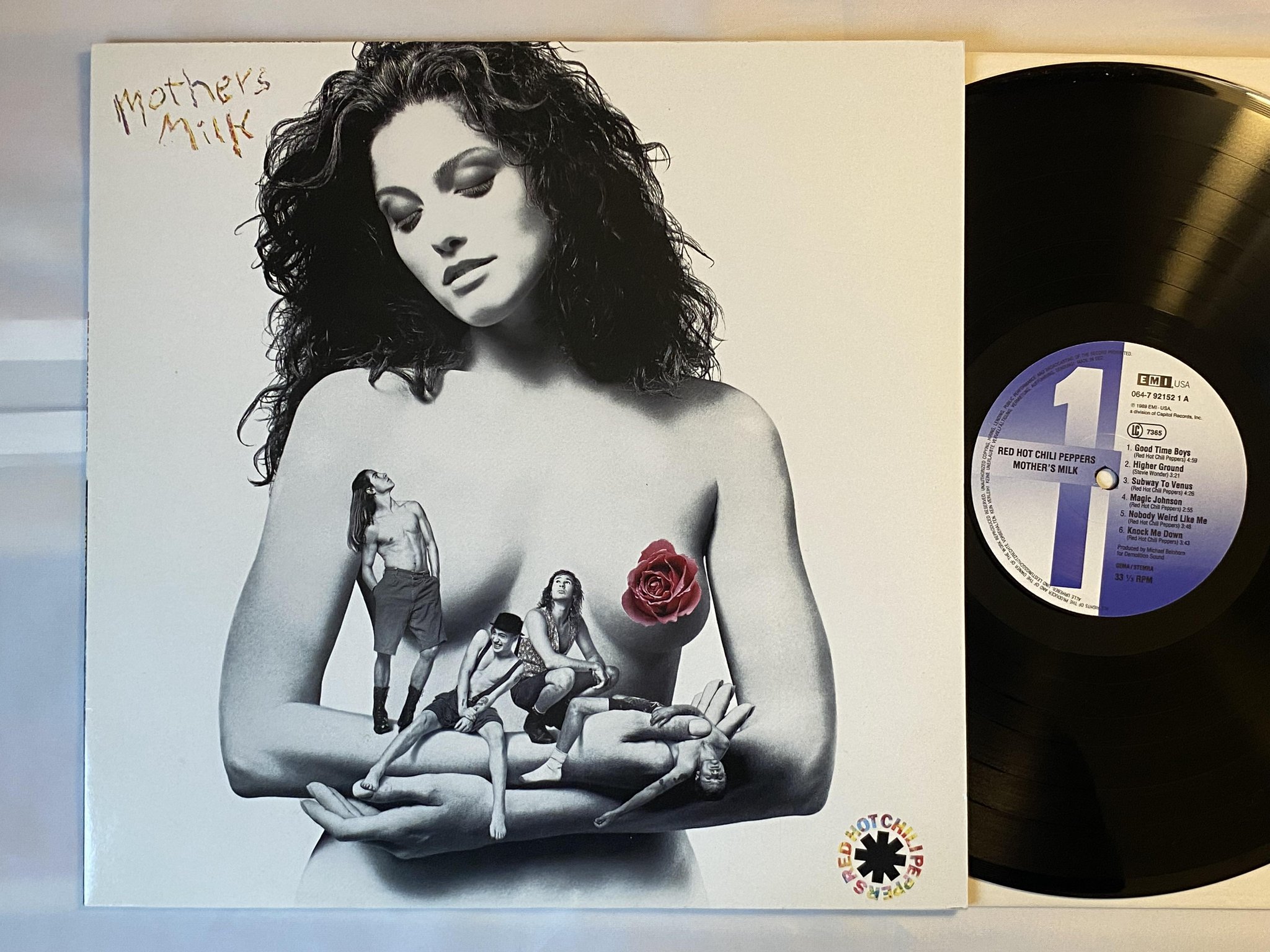 Omslagsbild för skivan RED HOT CHILI PEPPERS mother's milk LP -89 EMI 064-7921521