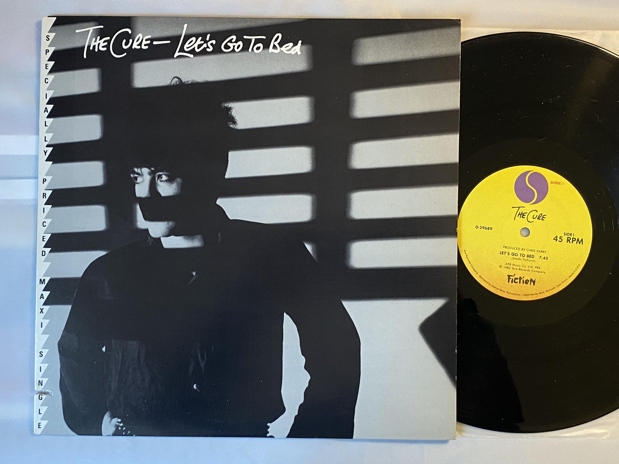 Omslagsbild för skivan THE CURE let's go to bed 12"SINGLE -82 US SIRE 0-29689
