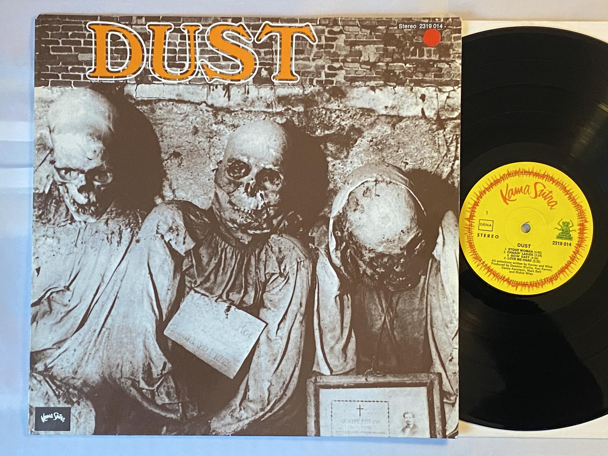 Omslagsbild för skivan DUST s/t LP -71/72 Ger KAMA SUTRA 2319 014
