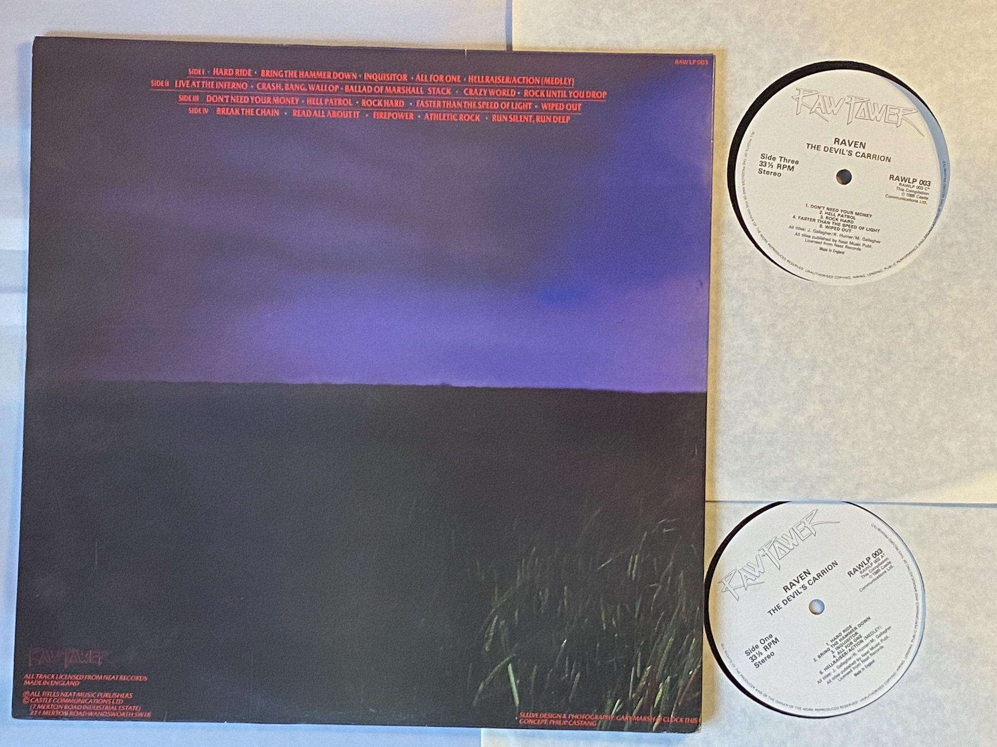 Omslagsbild för skivan RAVEN The Devil's Carrion 2xLP -85 UK RAW POWER RAWLP003 ** metal **