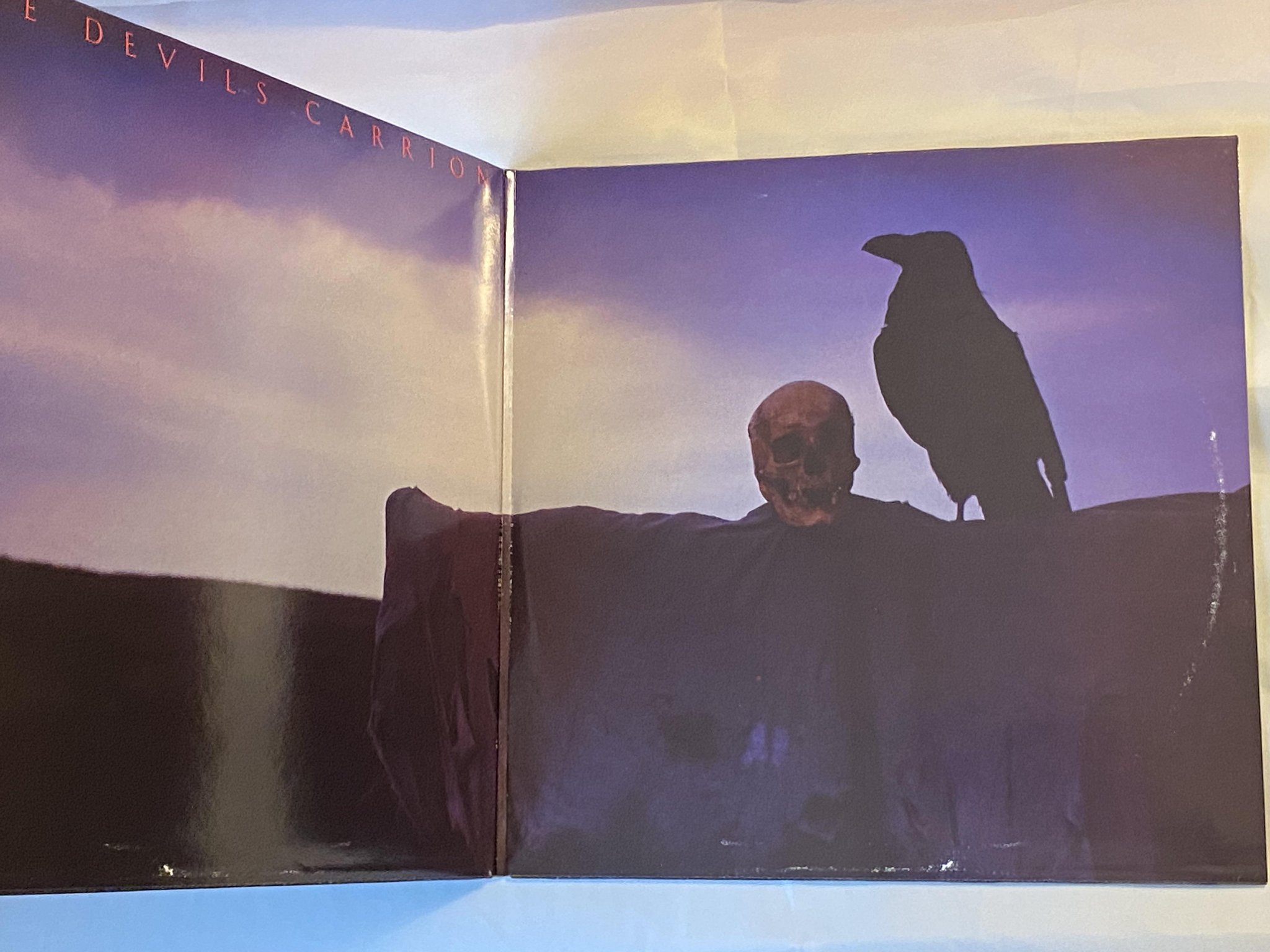 Omslagsbild för skivan RAVEN The Devil's Carrion 2xLP -85 UK RAW POWER RAWLP003 ** metal **