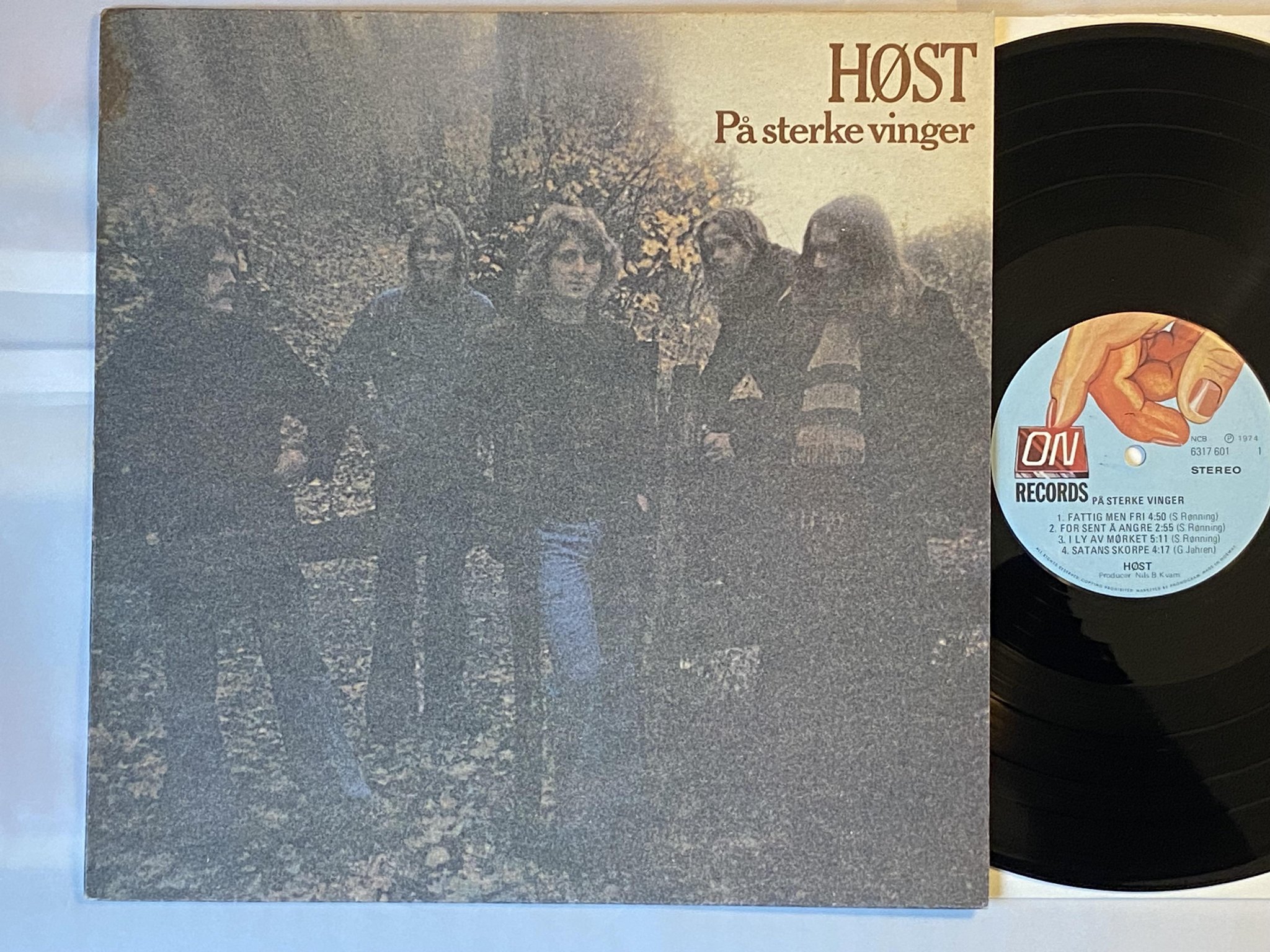 Omslagsbild för skivan HØST på sterke vinger LP 74 Norway ON RECORDS 6317 601 ** mega rare hard prog **