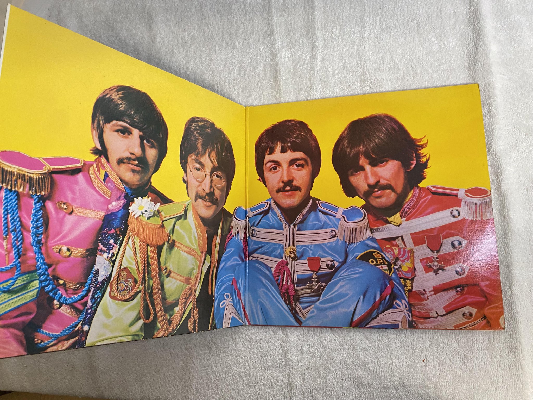 Omslagsbild för skivan THE BEATLES Sgt Pepper's LP Can CAPITOL SEAV 11840 *** COLOURED VINLYL ***