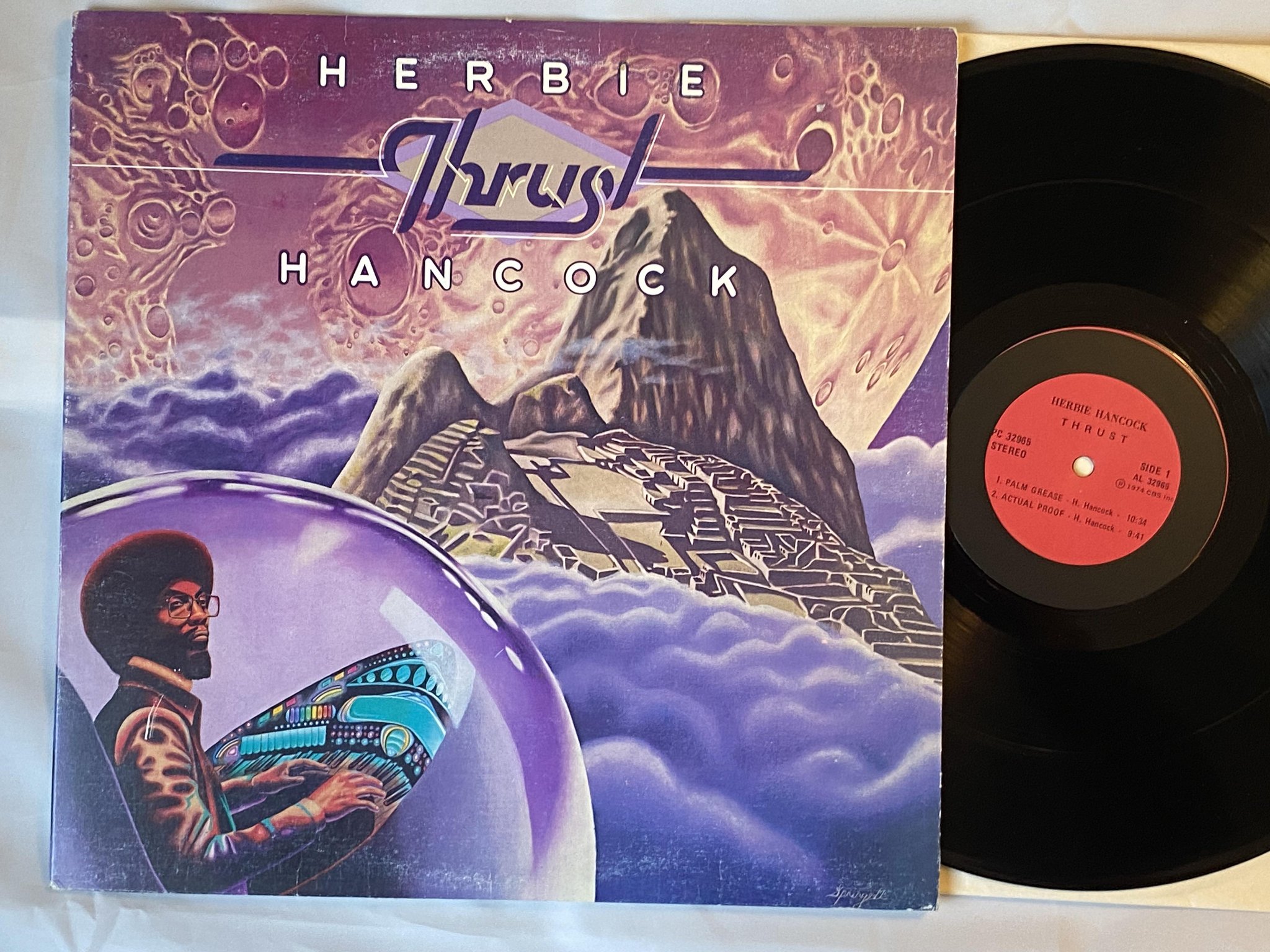Omslagsbild för skivan HERBIE HANCOCK thrust LP -74 Can COLUMBIA PC 32965