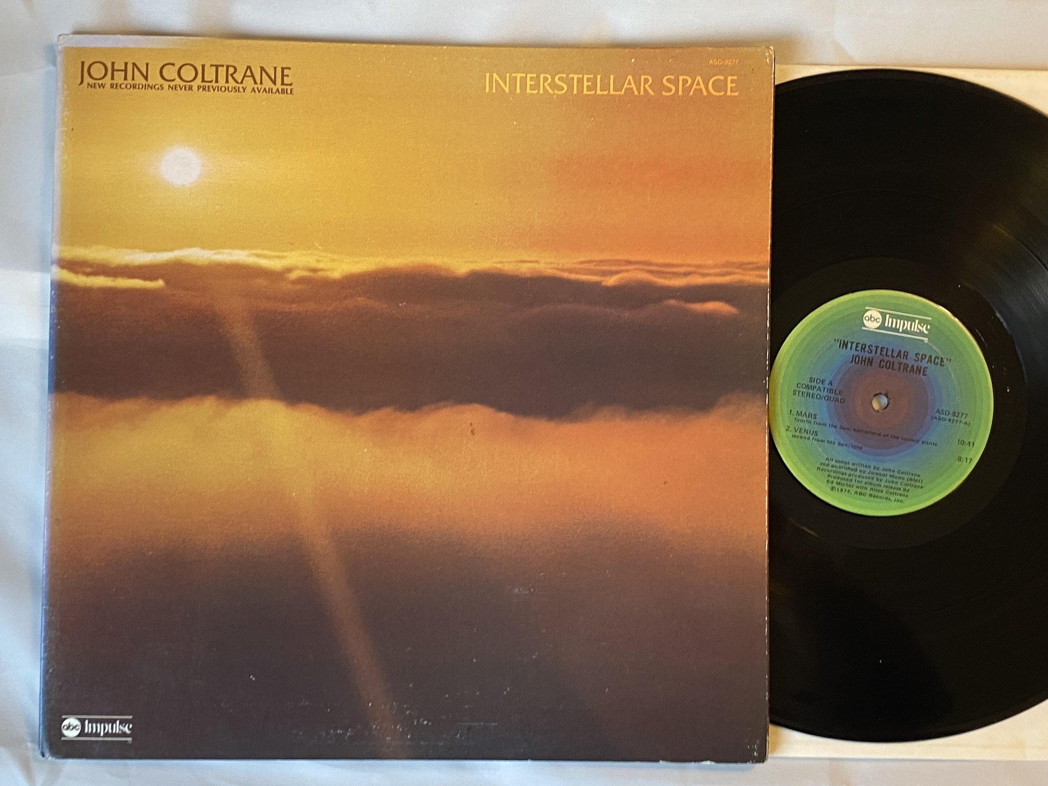 Omslagsbild för skivan JOHN COLTRANE interstellar space LP -74 US ABC/IMPULSE ASD 9277