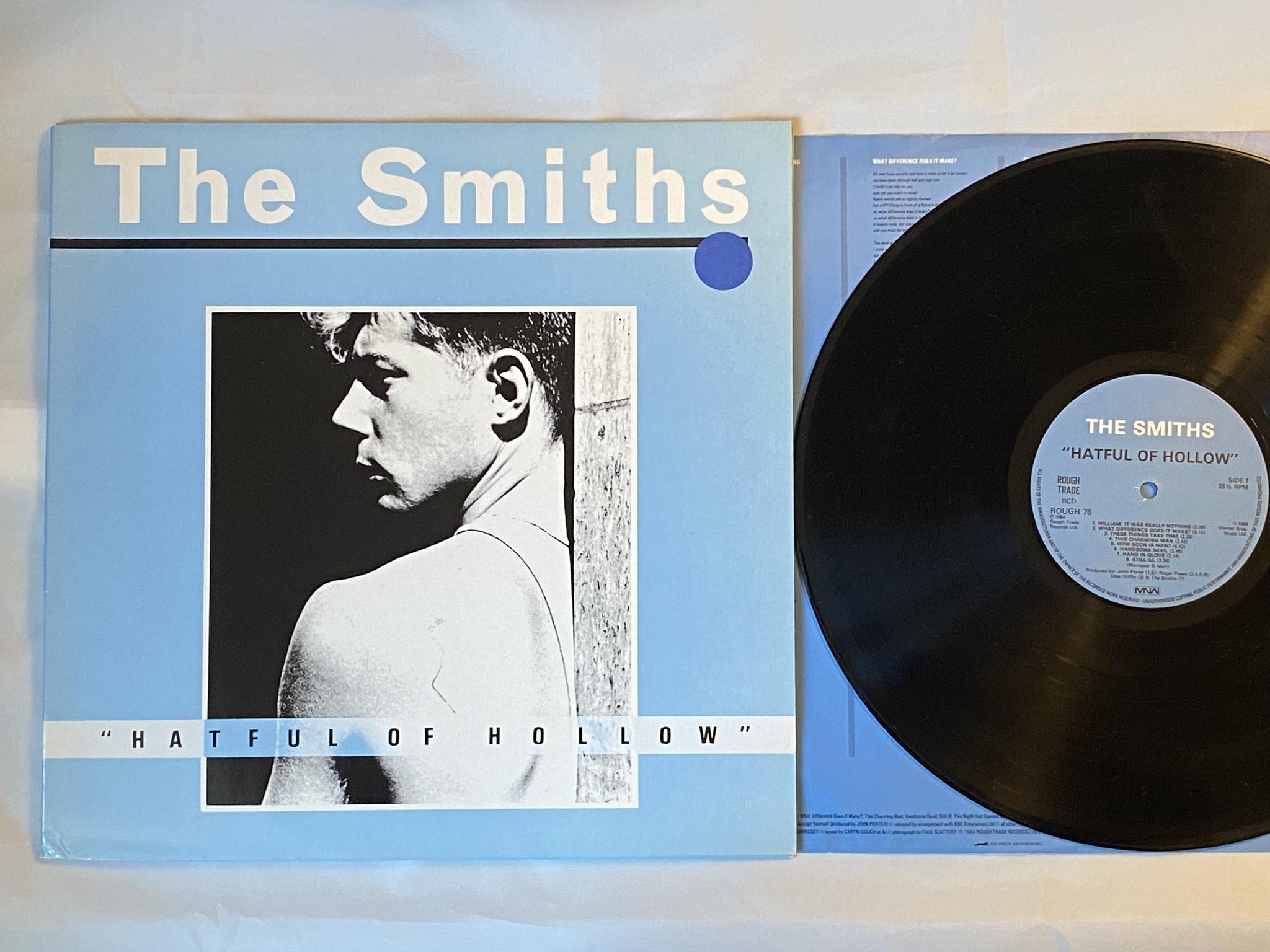 Omslagsbild för skivan THE SMITHS hatful of hollow LP -84 Swe MNW ROUGH 76