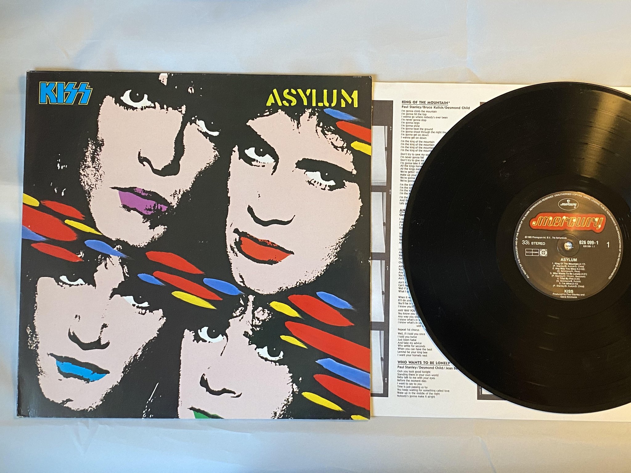 Omslagsbild för skivan KISS asylum LP -85 Hol MERCURY 826 099-1