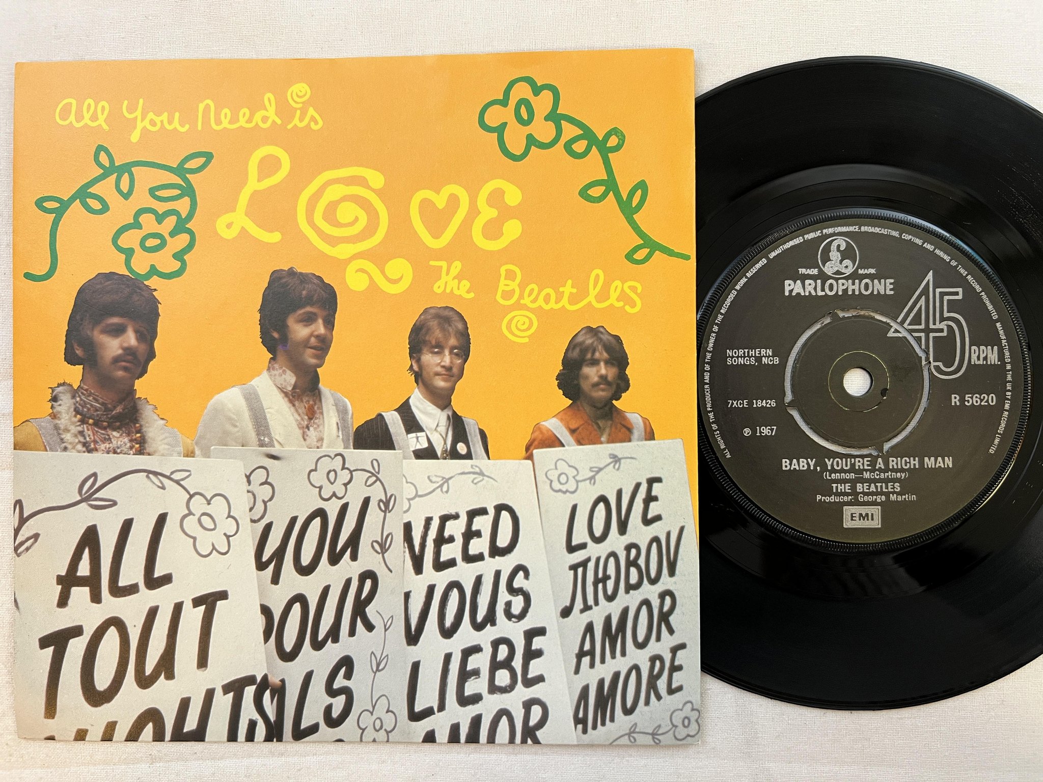 Omslagsbild för skivan THE BEATLES all you need is love 7" re -82 UK PARLOPHONE R 5620