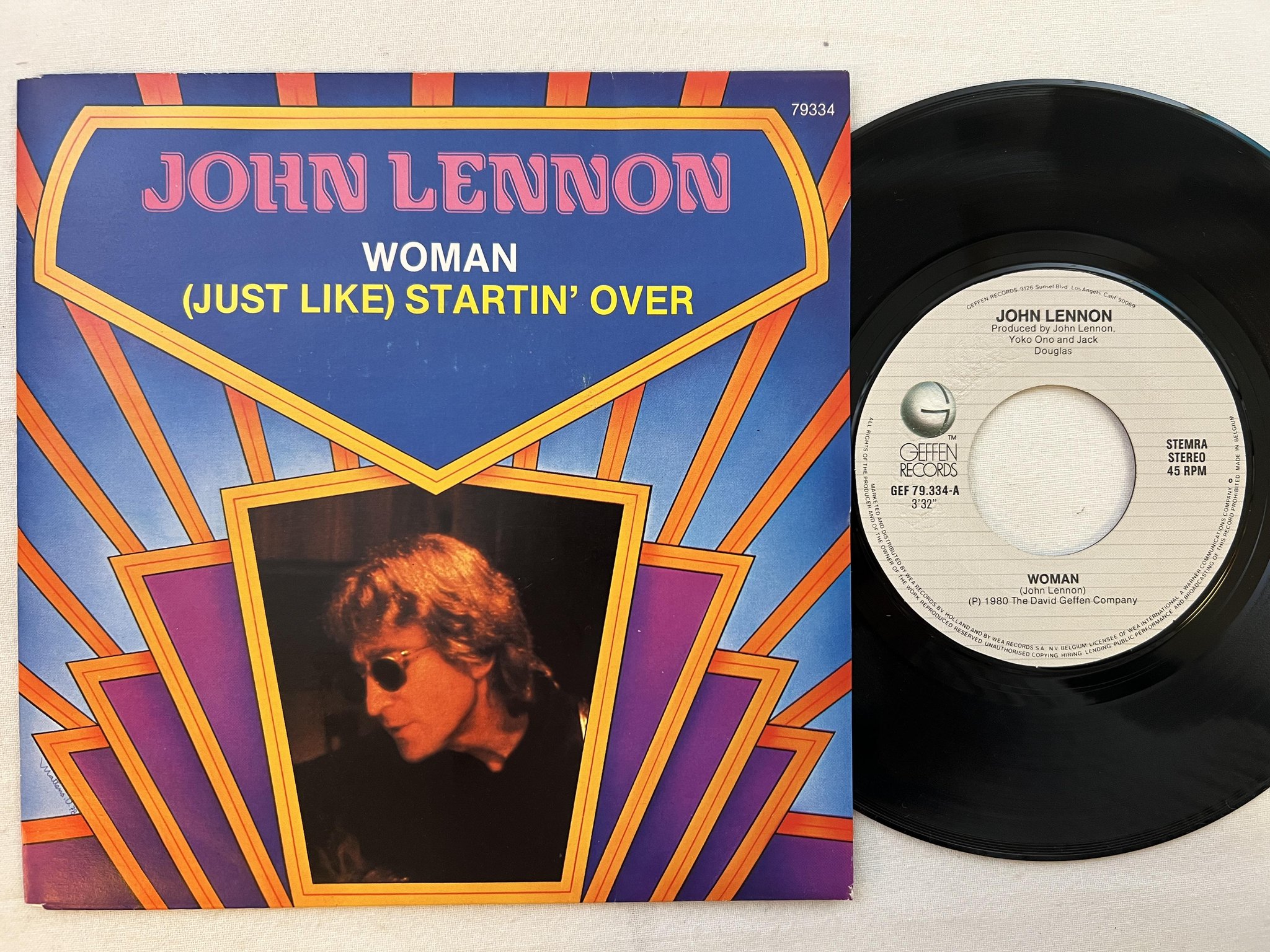 Omslagsbild för skivan JOHN LENNON Woman 7" Fra GEFFEN GEF 79334