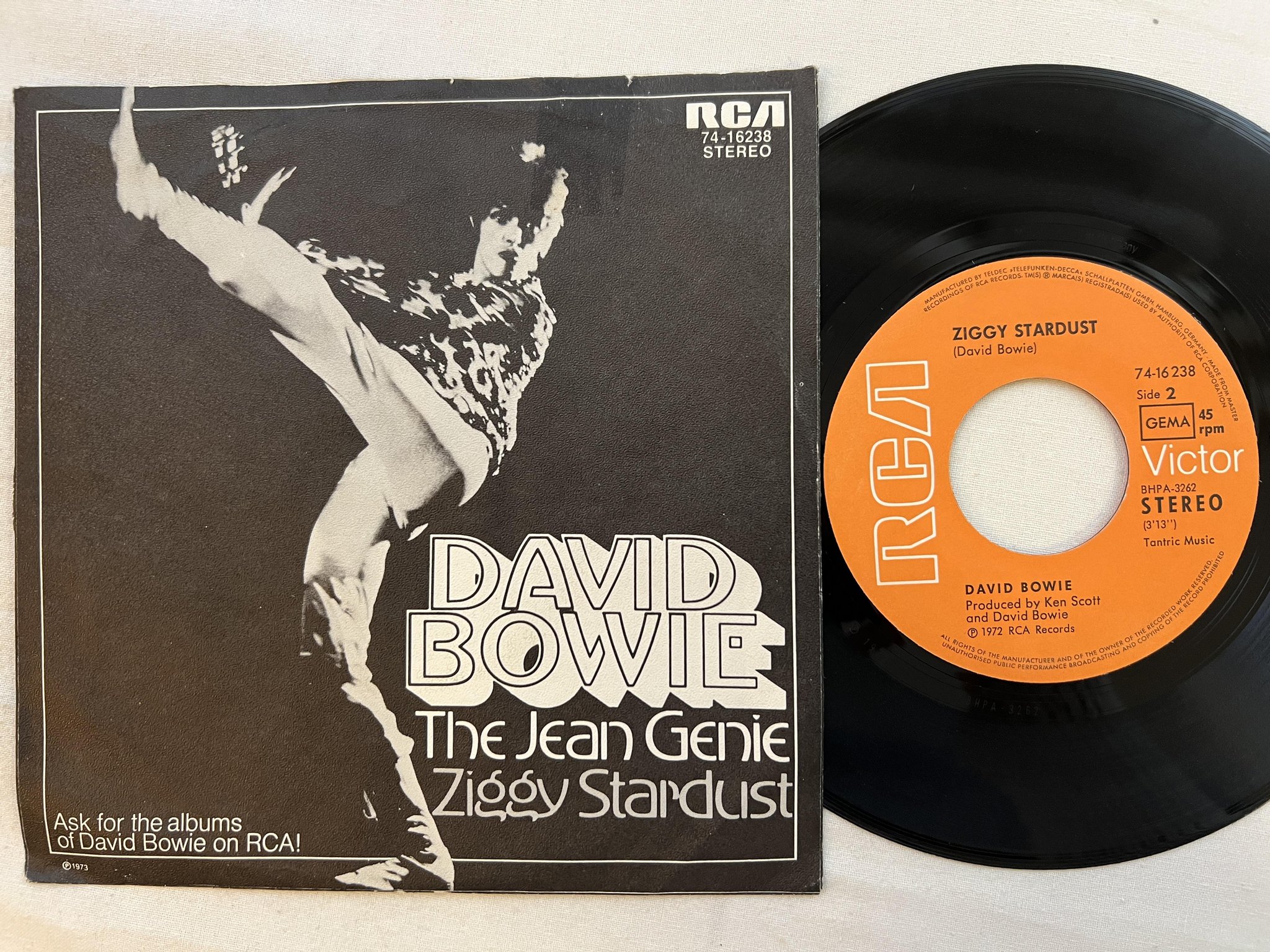 Omslagsbild för skivan DAVID BOWIE The Jean Genie 7" -73 Ger RCA Victor 74-16 238