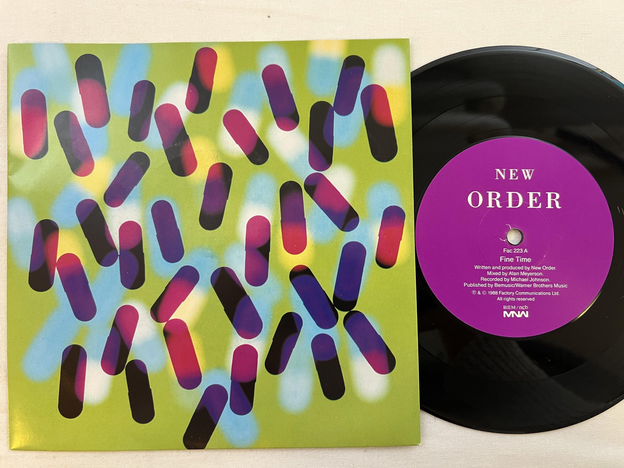 Omslagsbild för skivan NEW ORDER fine time 7" -88 ncb MNW Fac 223