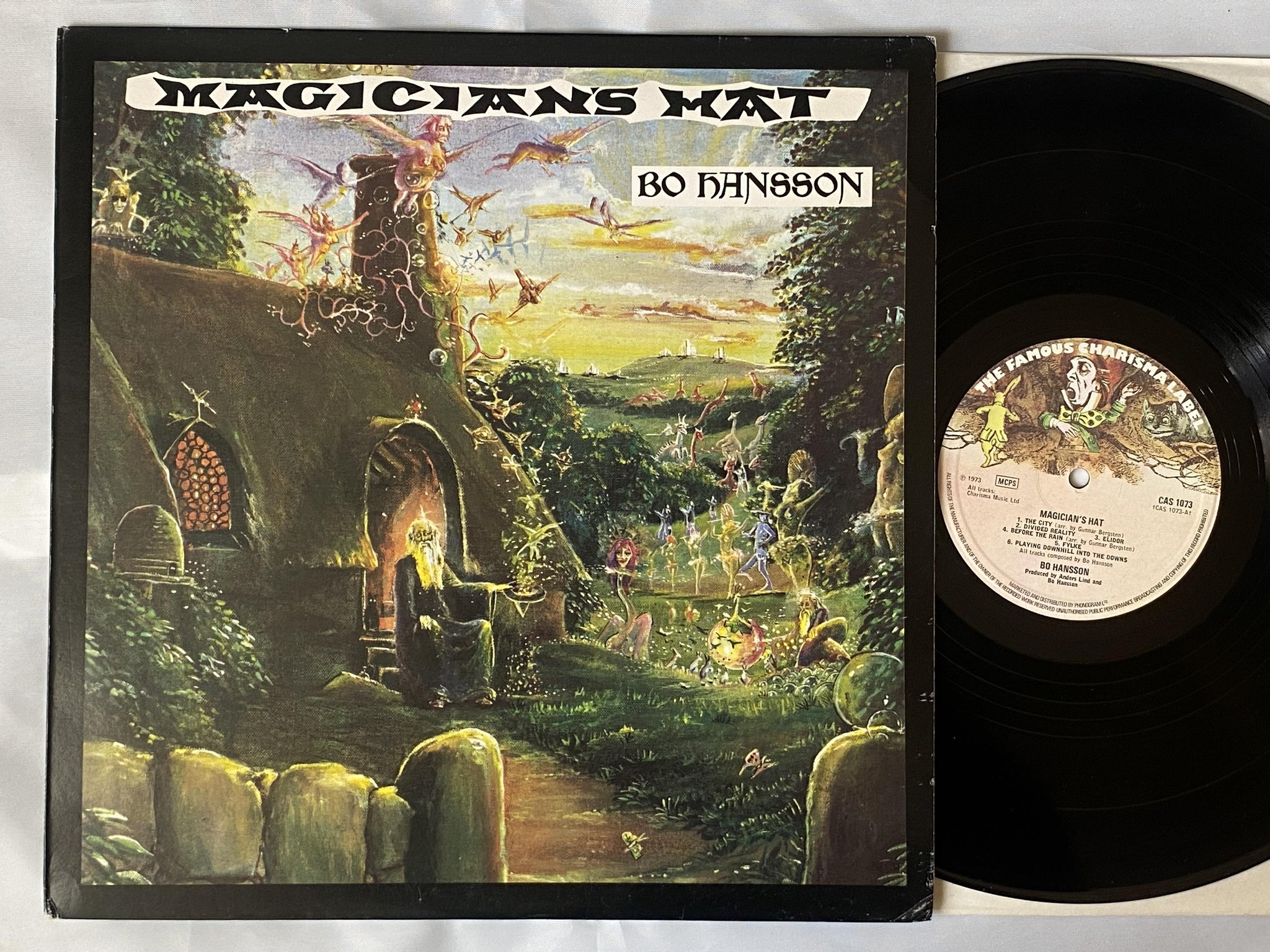 Omslagsbild för skivan BO HANSSON magician's hat LP -73 UK CHARISMA CAS 1073