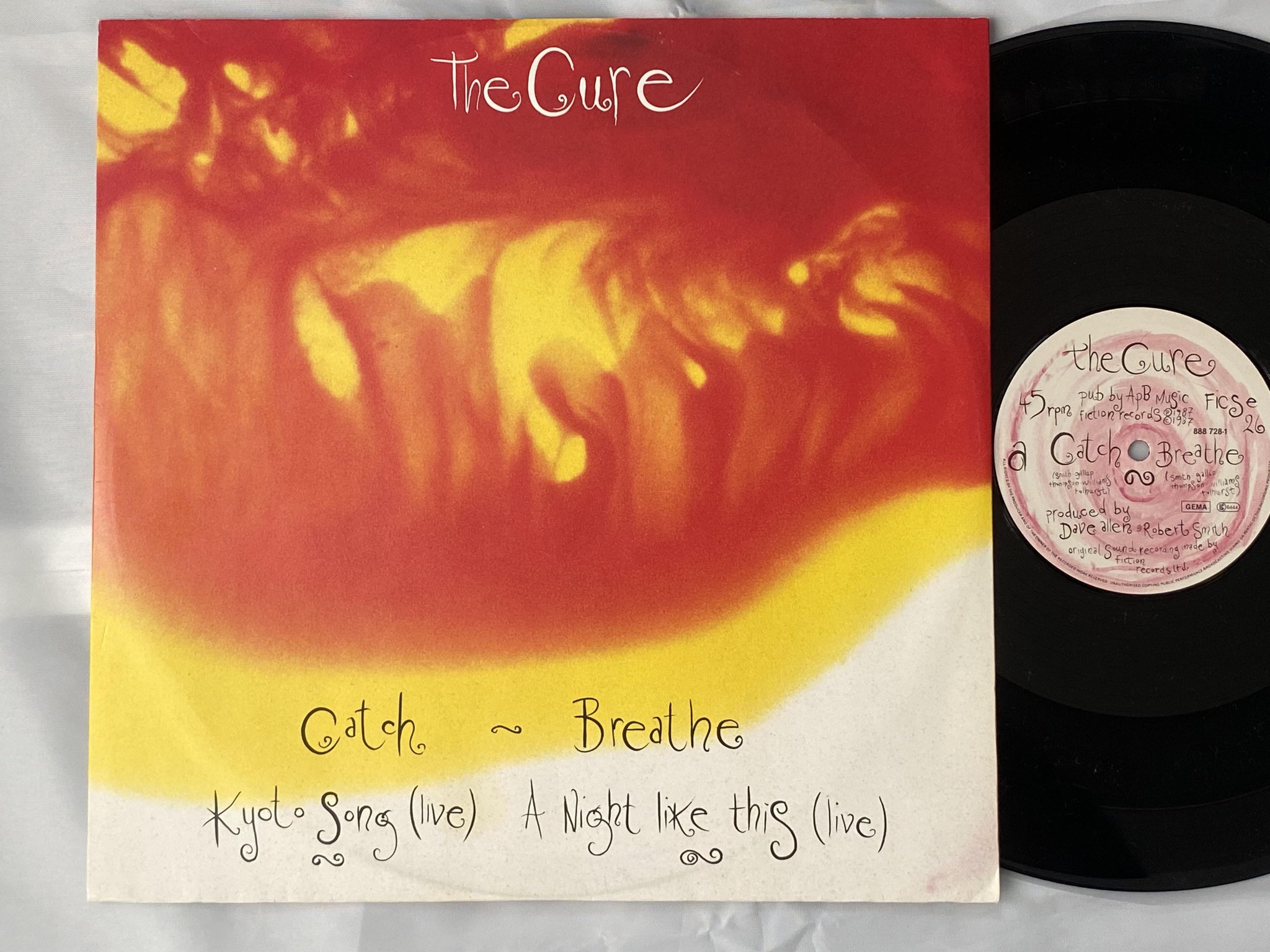 Omslagsbild för skivan THE CURE catch / breath 12" -87 Ger FICTION FICSE 26