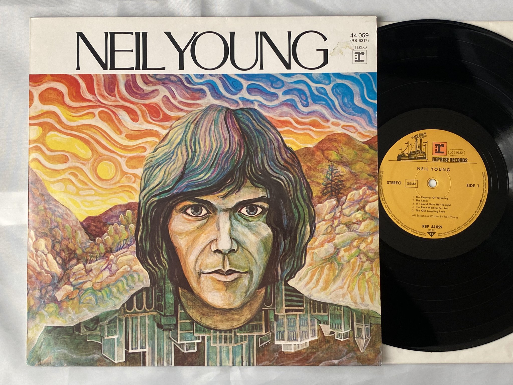 Omslagsbild för skivan NEIL YOUNG s/t LP re Ger REPRISE REP 44059