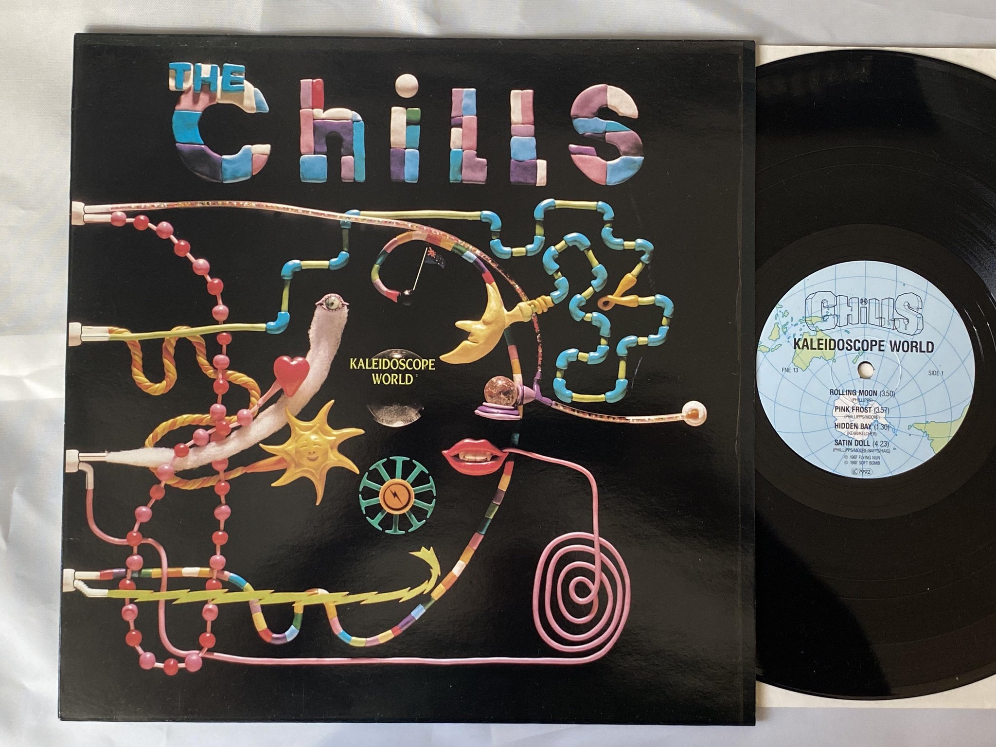 Omslagsbild för skivan THE CHILLS Kaleidoscope World LP -87 FLYING NUN FNE 13
