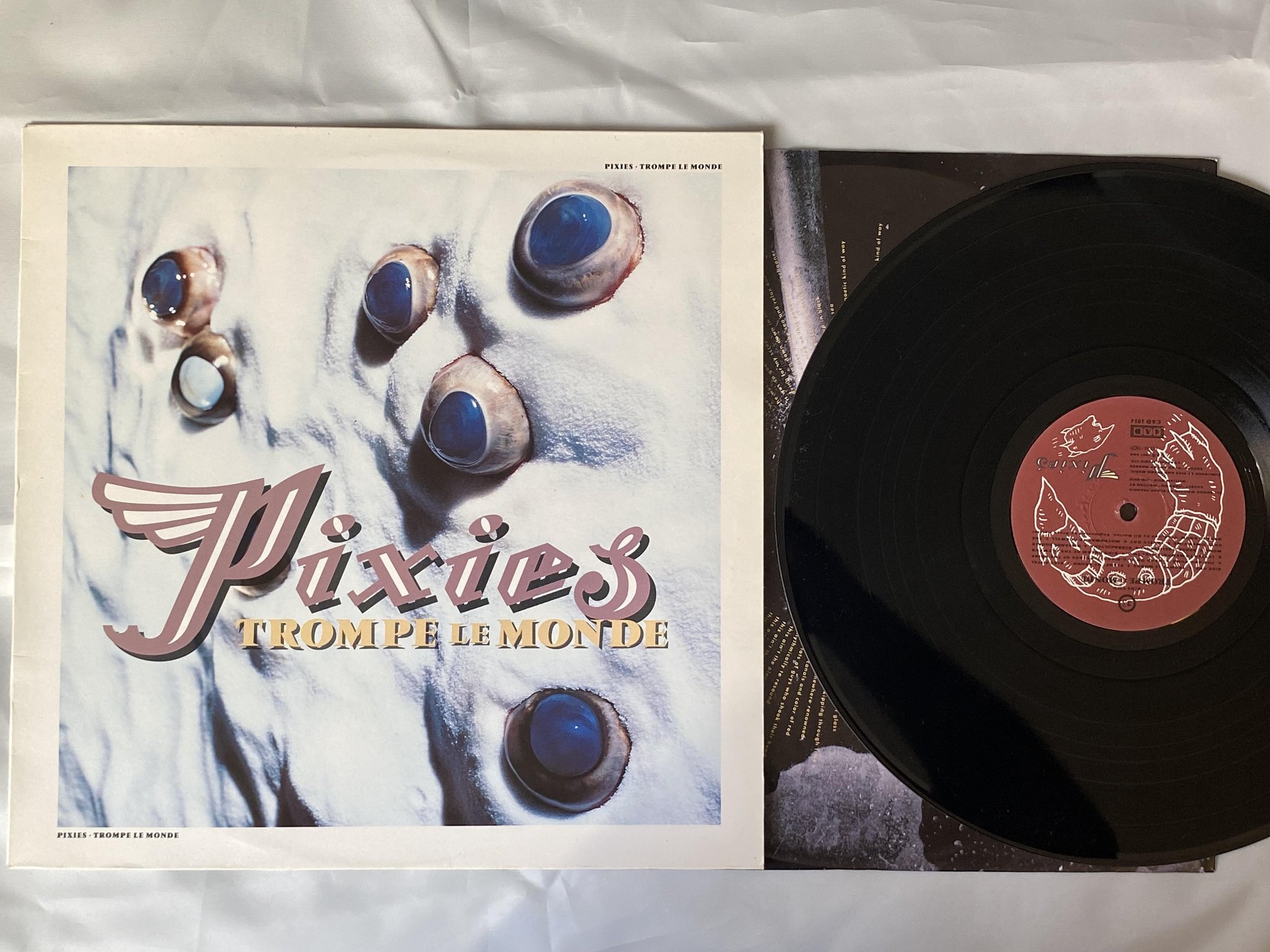 Omslagsbild för skivan PIXIES Trompe Le Monde LP -91 4AD CAD-1014