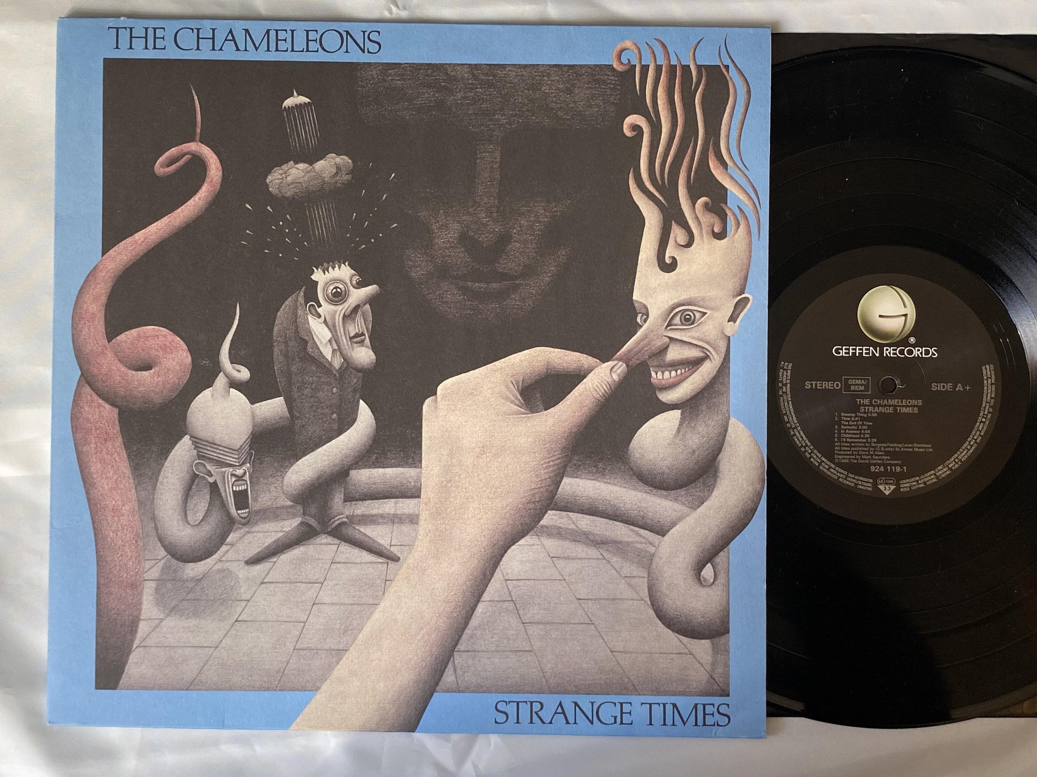 Omslagsbild för skivan THE CHAMELEONS Strange Times LP -86 Ger GEFFEN 924 119-1