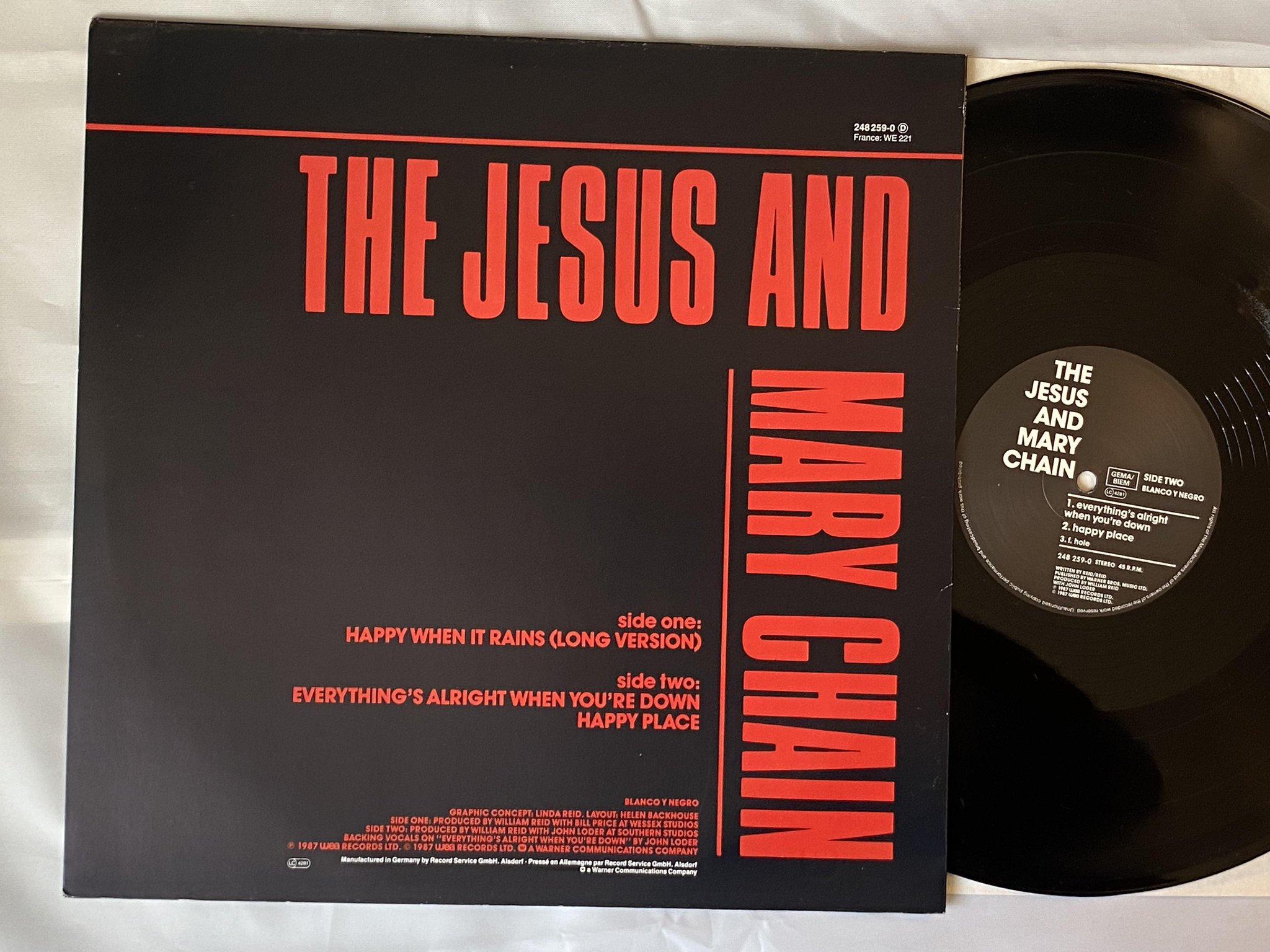 Omslagsbild för skivan THE JESUS AND MARY CHAIN Happy When It Rains 12"single -87 Ger BLANCO Y NEGRO