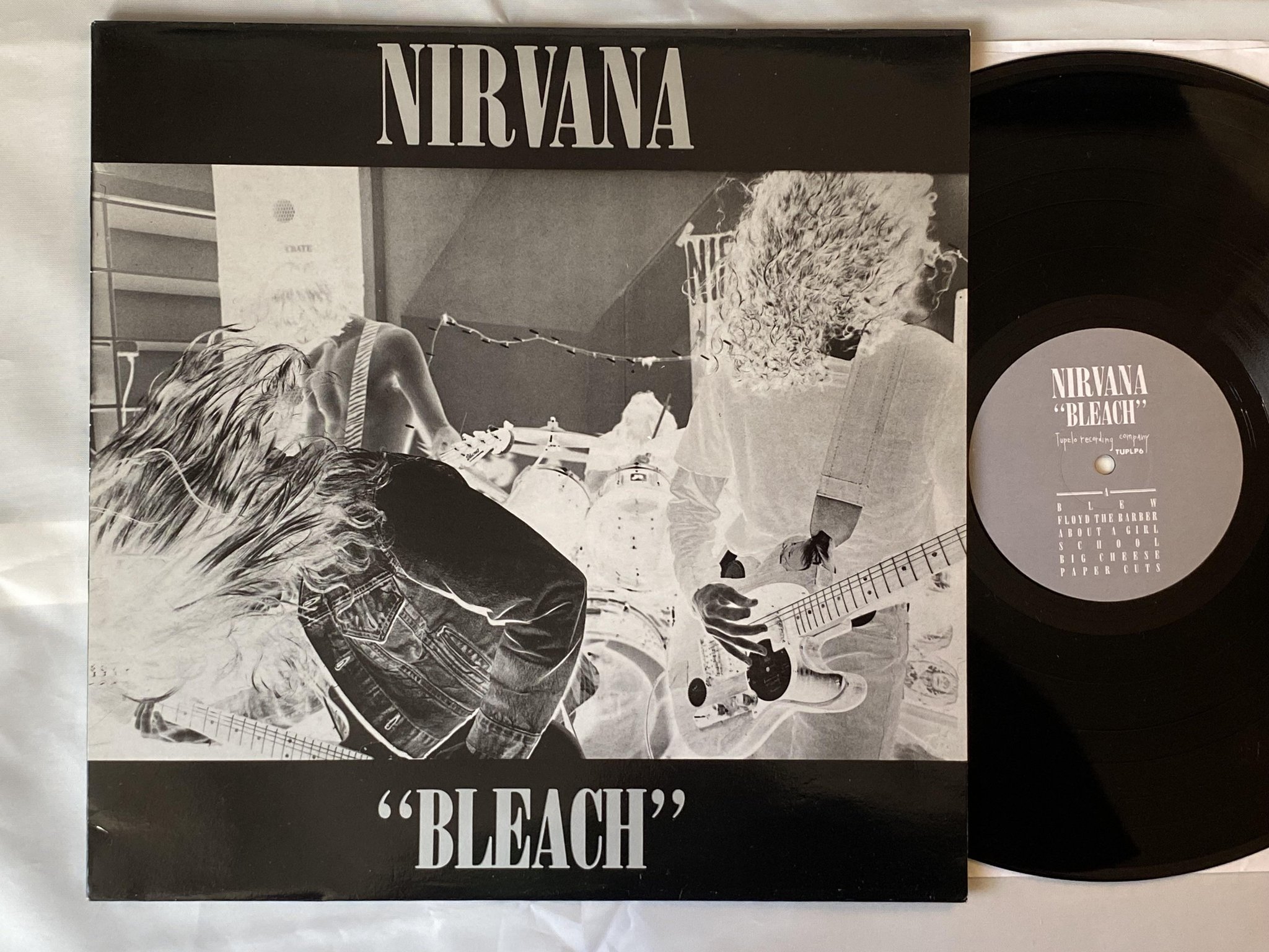 Omslagsbild för skivan NIRVANA Bleach LP -89 UK TUPELO TUPLP6 **** GRUNGE ****
