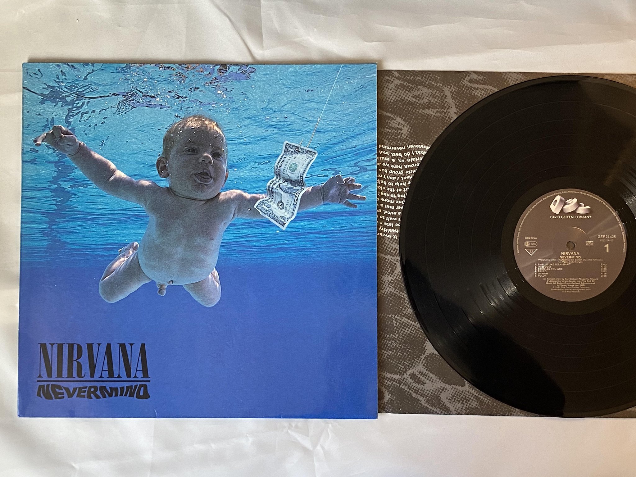 Omslagsbild för skivan NIRVANA nevermind LP -91 DGC 24425 **** 1ST EU PRESS ****
