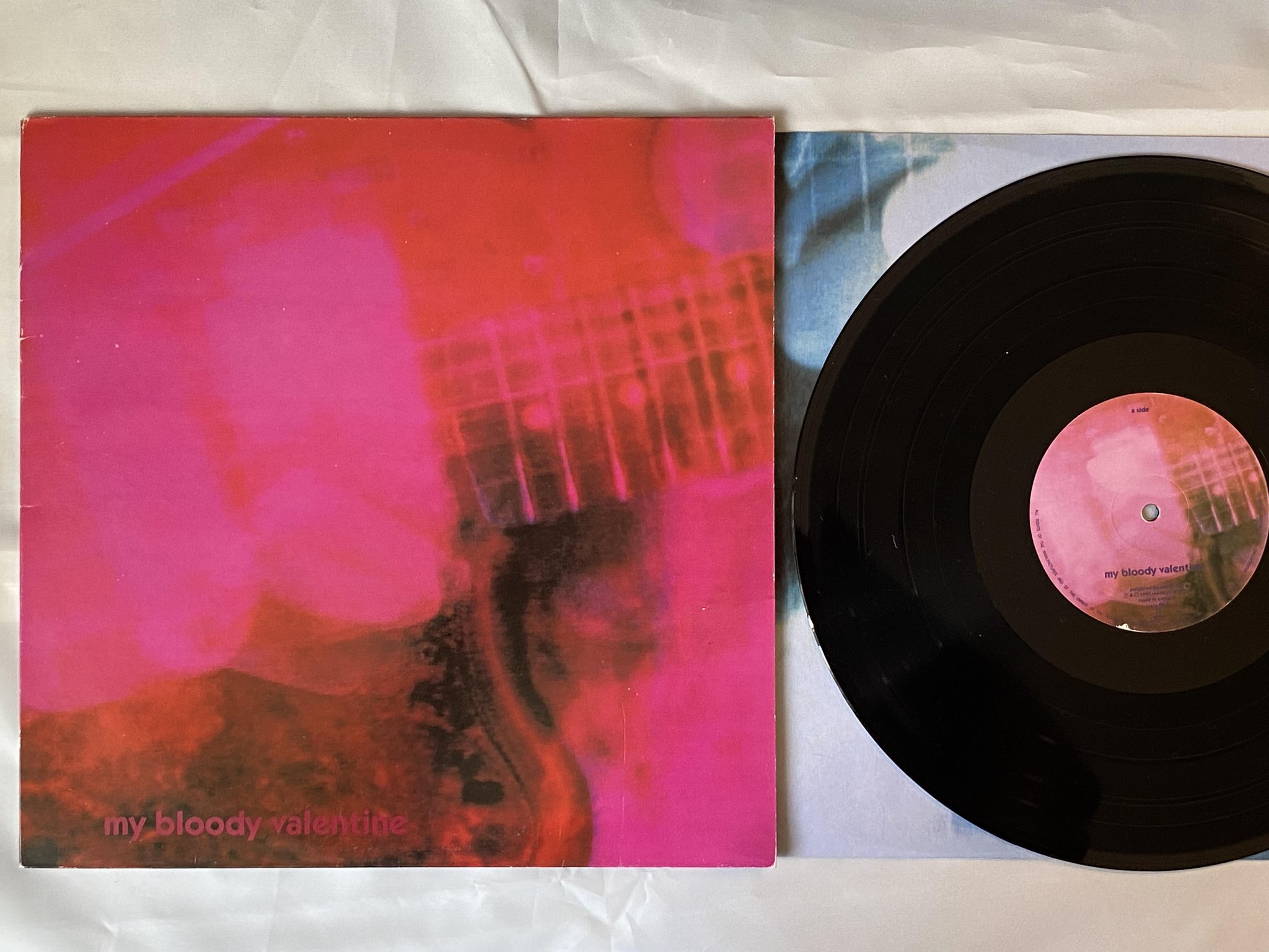 Omslagsbild för skivan MY BLOODY VALENTINE Loveless LP UK CREATION CRELP 060