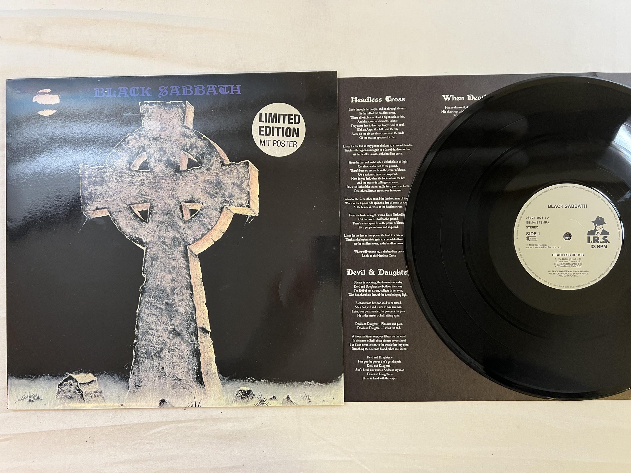Omslagsbild för skivan BLACK SABBATH headless heroes LP -89 Hol I.R.S. 064-2410051 *** POSTER ***