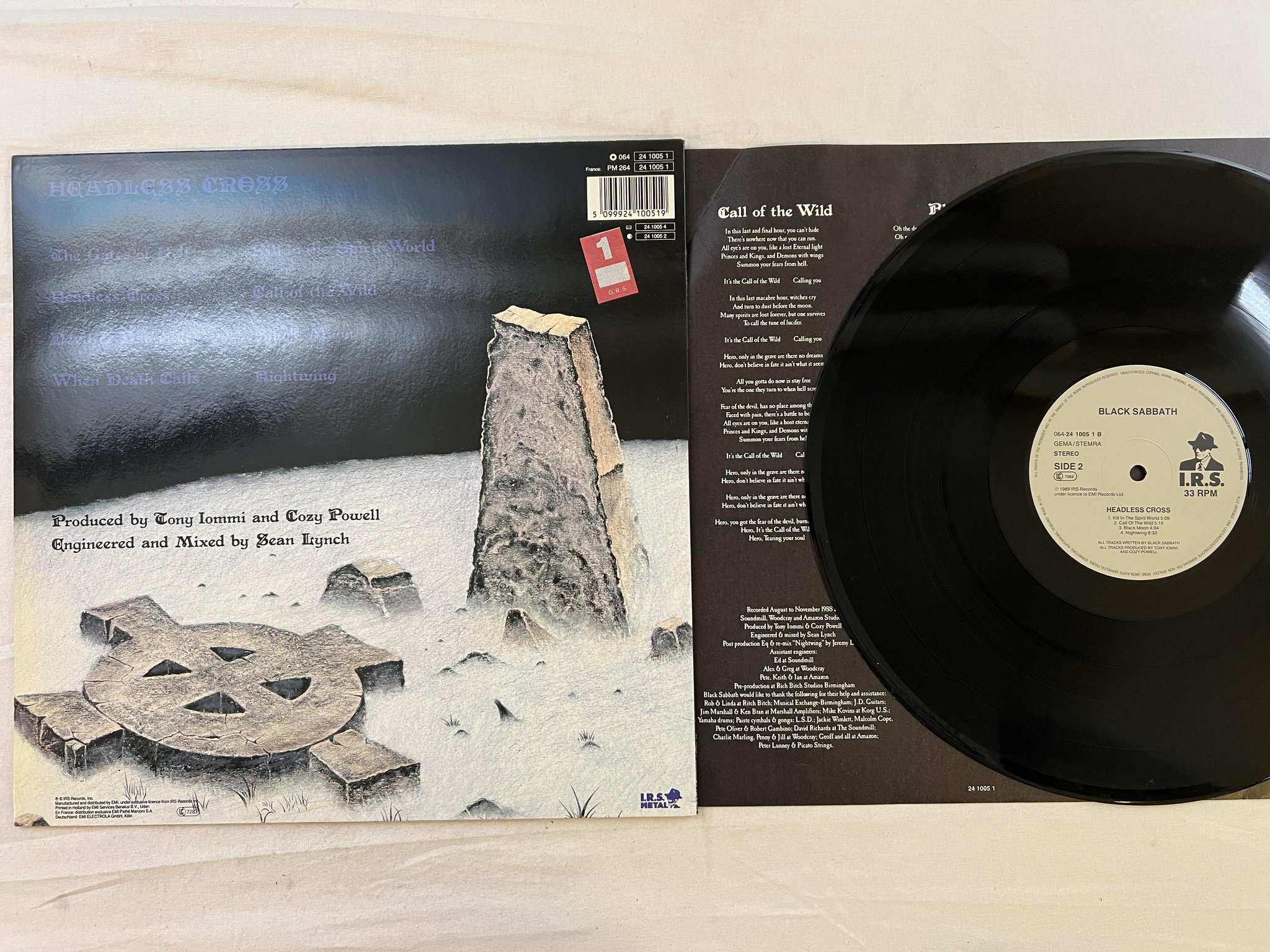 Omslagsbild för skivan BLACK SABBATH headless heroes LP -89 Hol I.R.S. 064-2410051 *** POSTER ***