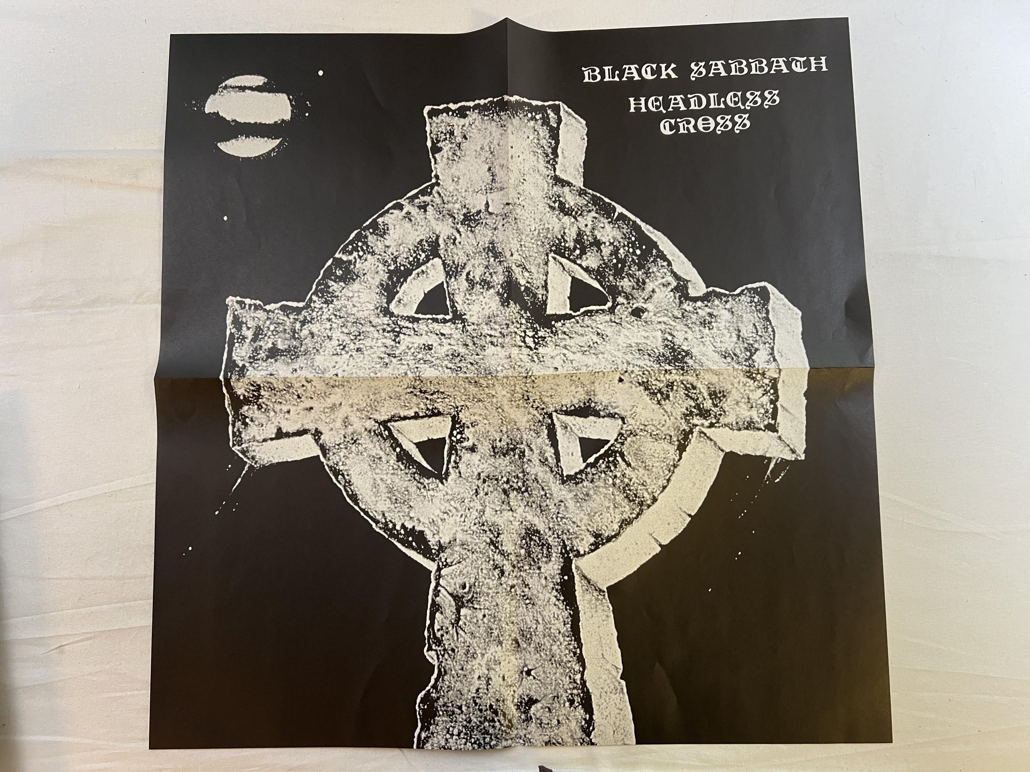 Omslagsbild för skivan BLACK SABBATH headless heroes LP -89 Hol I.R.S. 064-2410051 *** POSTER ***