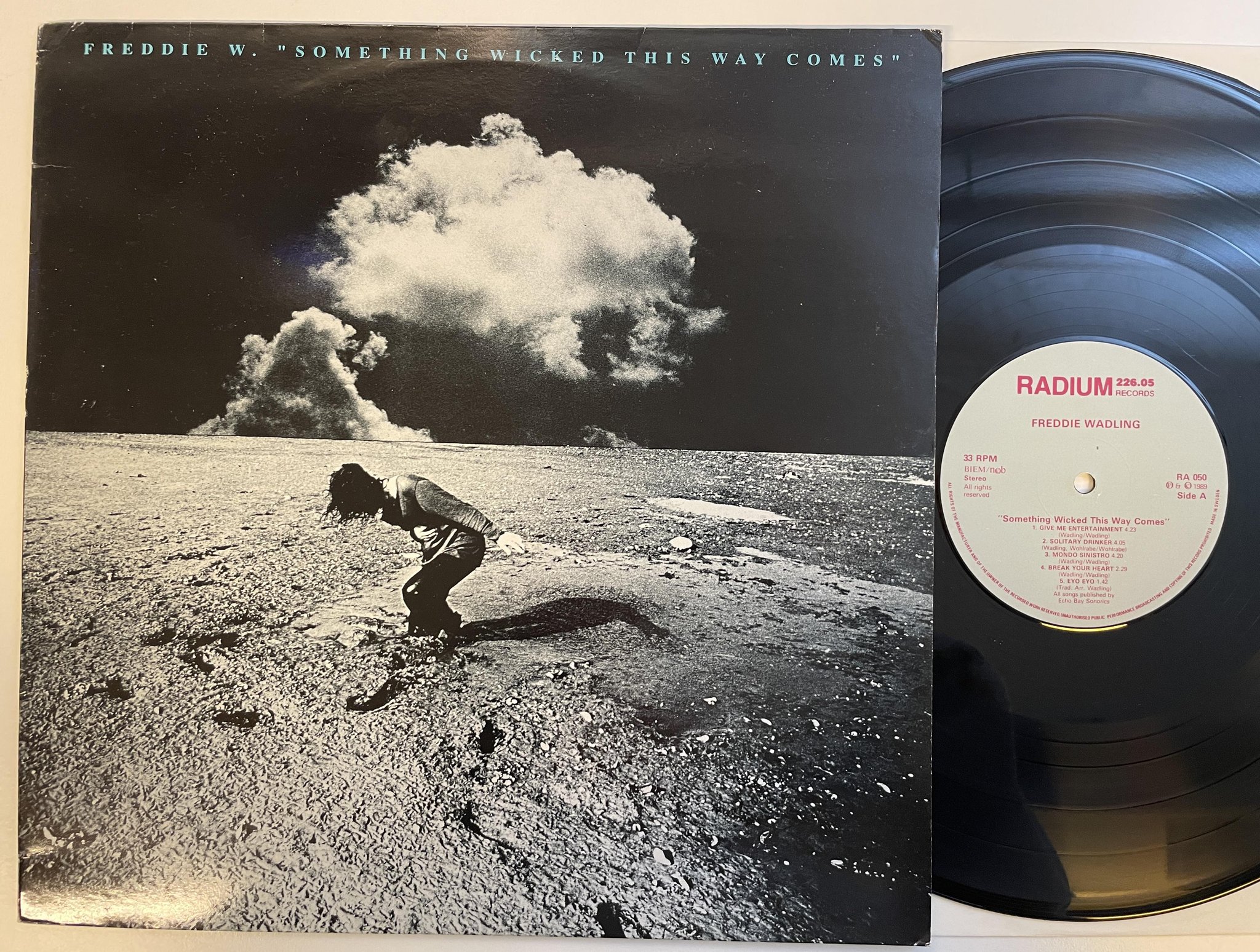 Omslagsbild för skivan FREDDIE WADLING Something Wicked This Way Comes LP -89 Swe RADIUM 226.05 RA 050