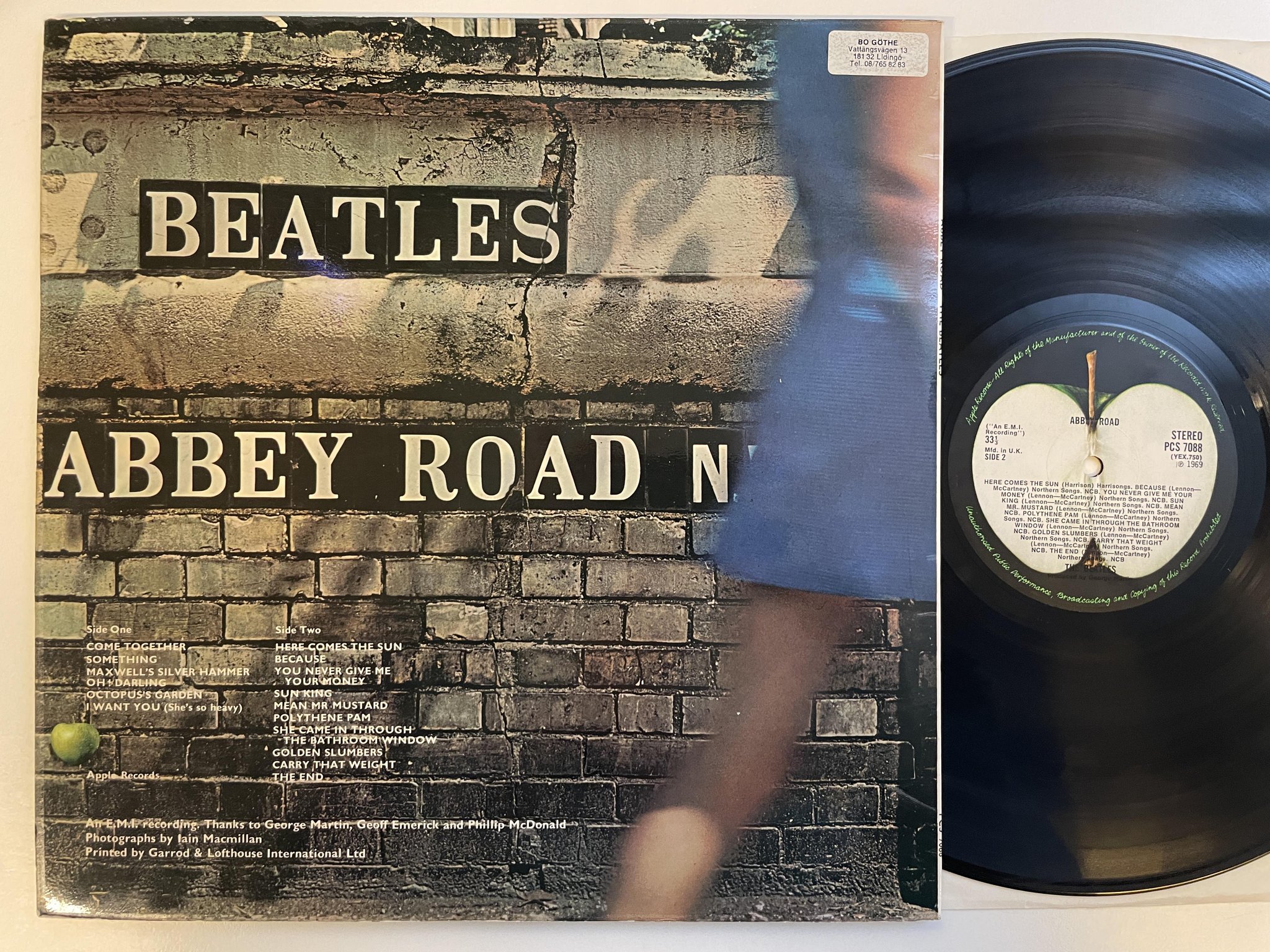 Omslagsbild för skivan THE BEATLES abbey road LP -69 UK APPLE PCS 7088 *** MISALIGNED APPLE ***