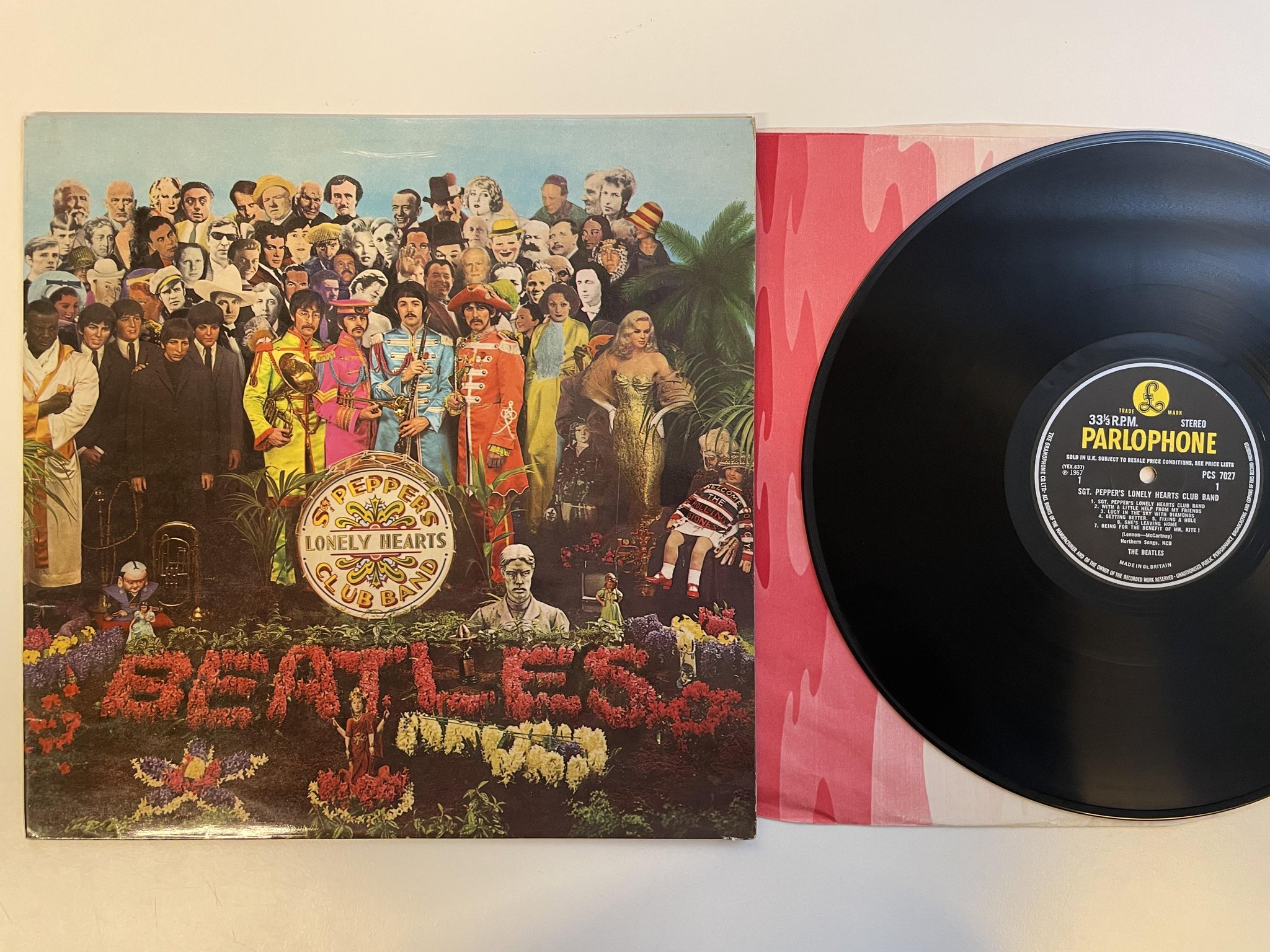 Omslagsbild för skivan THE BEATLES Sgt Pepper's lonely heart club band LP -67 UK PARLOPHONE PCS 7027