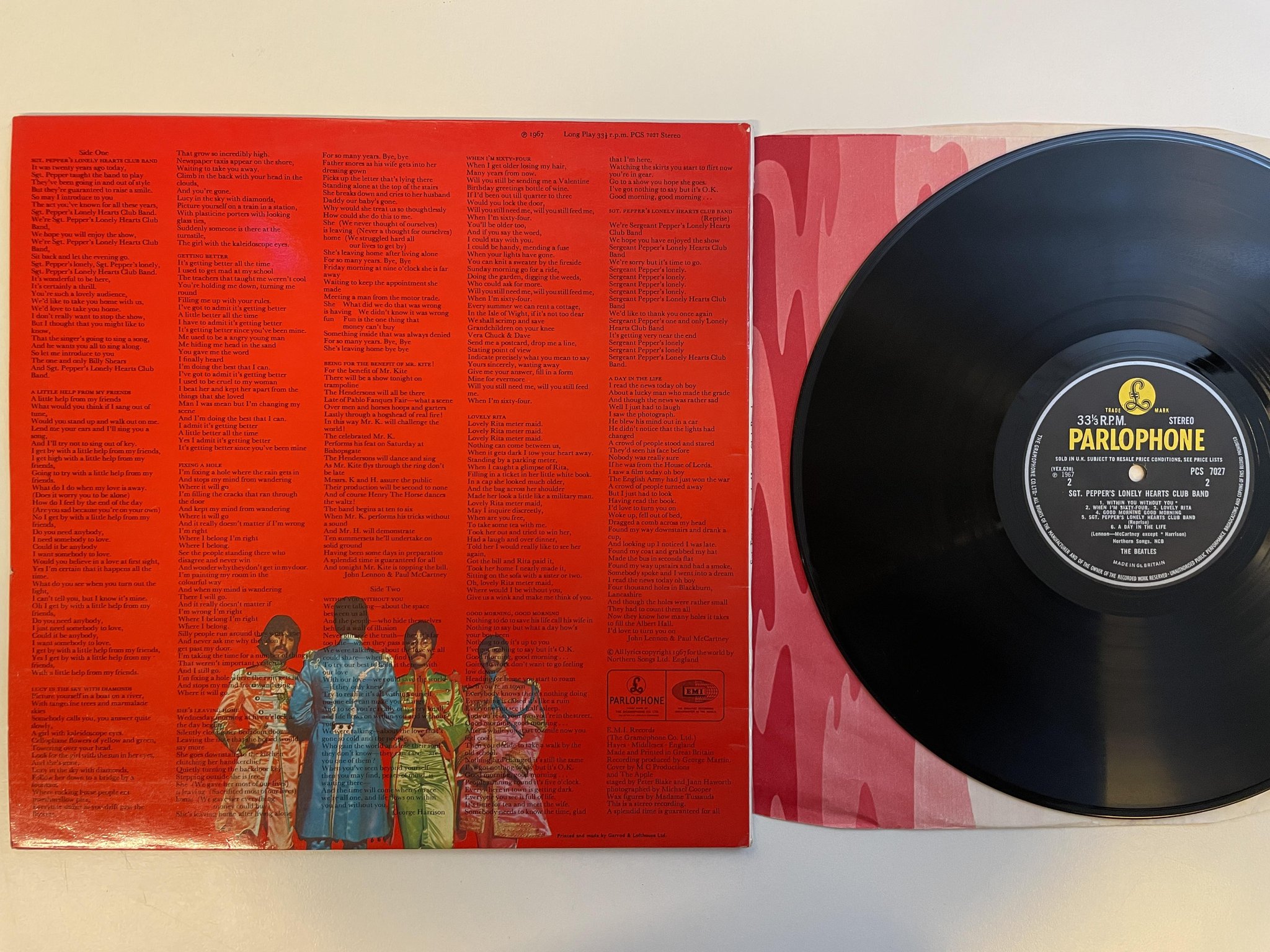 Omslagsbild för skivan THE BEATLES Sgt Pepper's lonely heart club band LP -67 UK PARLOPHONE PCS 7027
