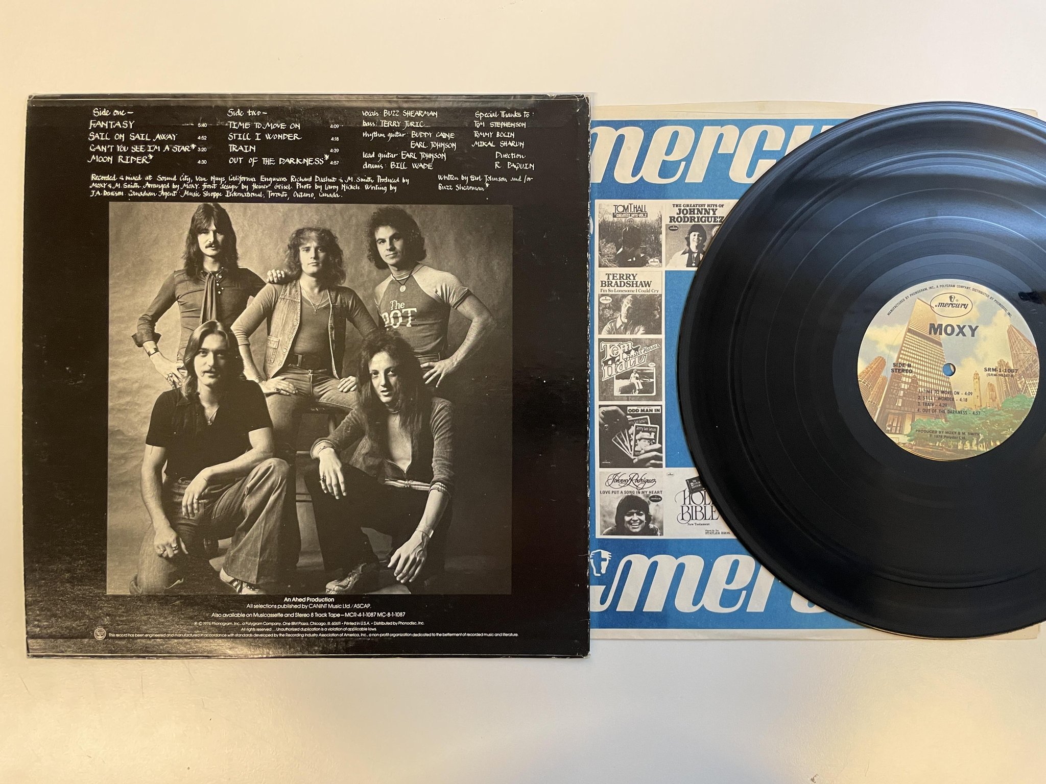 Omslagsbild för skivan MOXY s/t LP -76 US MERCURY SRM-1-1087