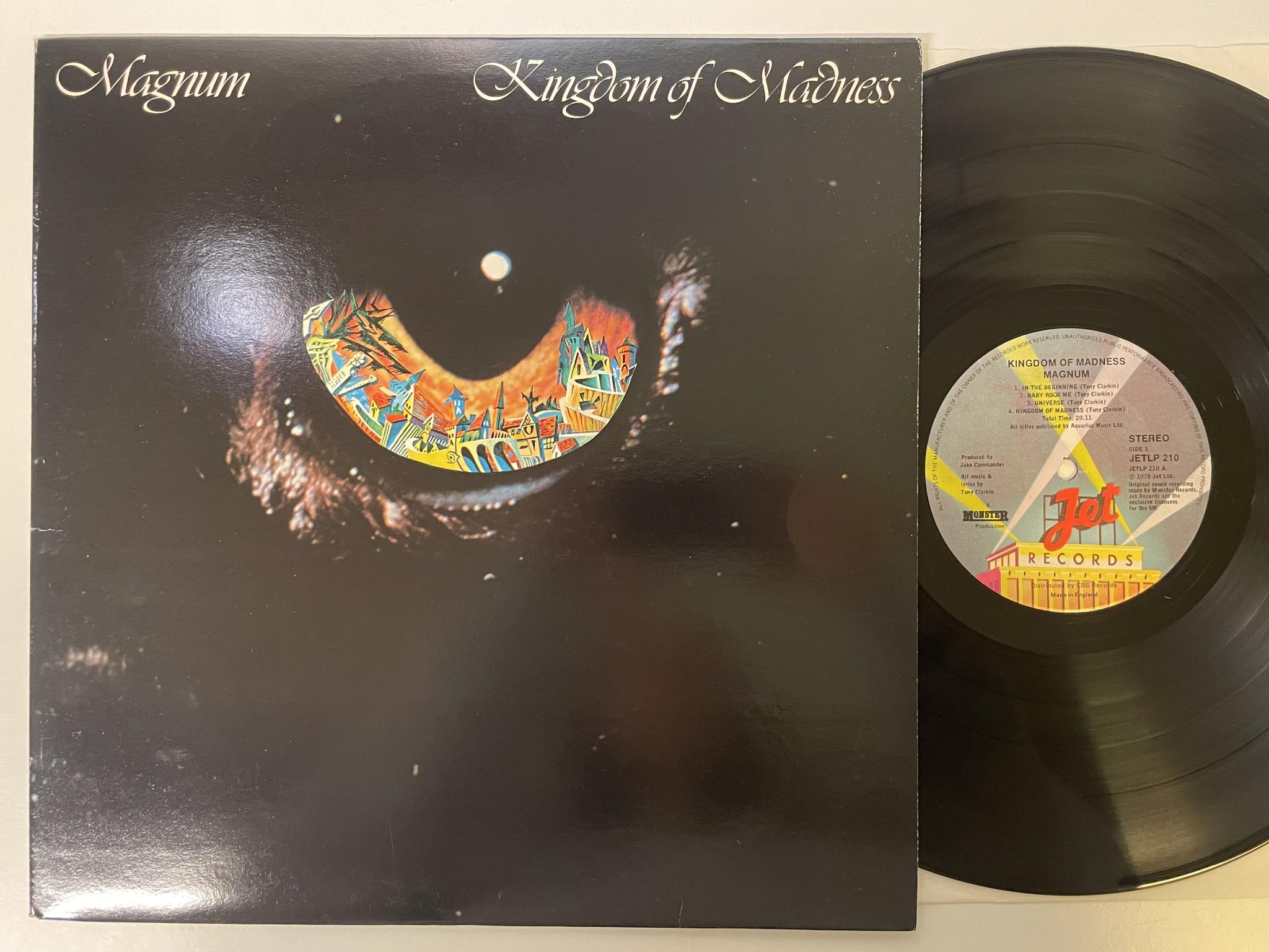 Omslagsbild för skivan MAGNUM kingdom of madness LP -78 UK JET JETLP 210
