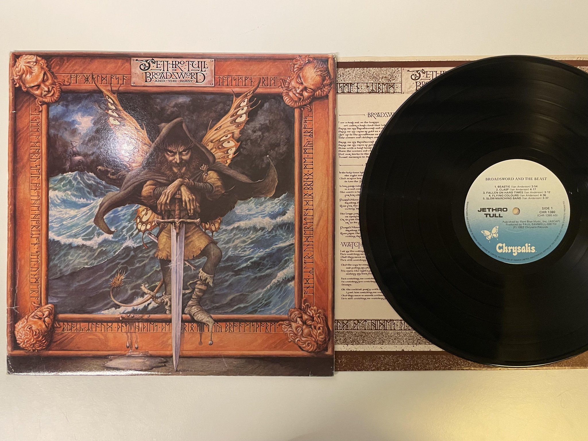 Omslagsbild för skivan JETHRO TULL broadsword and the beast LP -82 Can CHRYSALIS CHR 1380